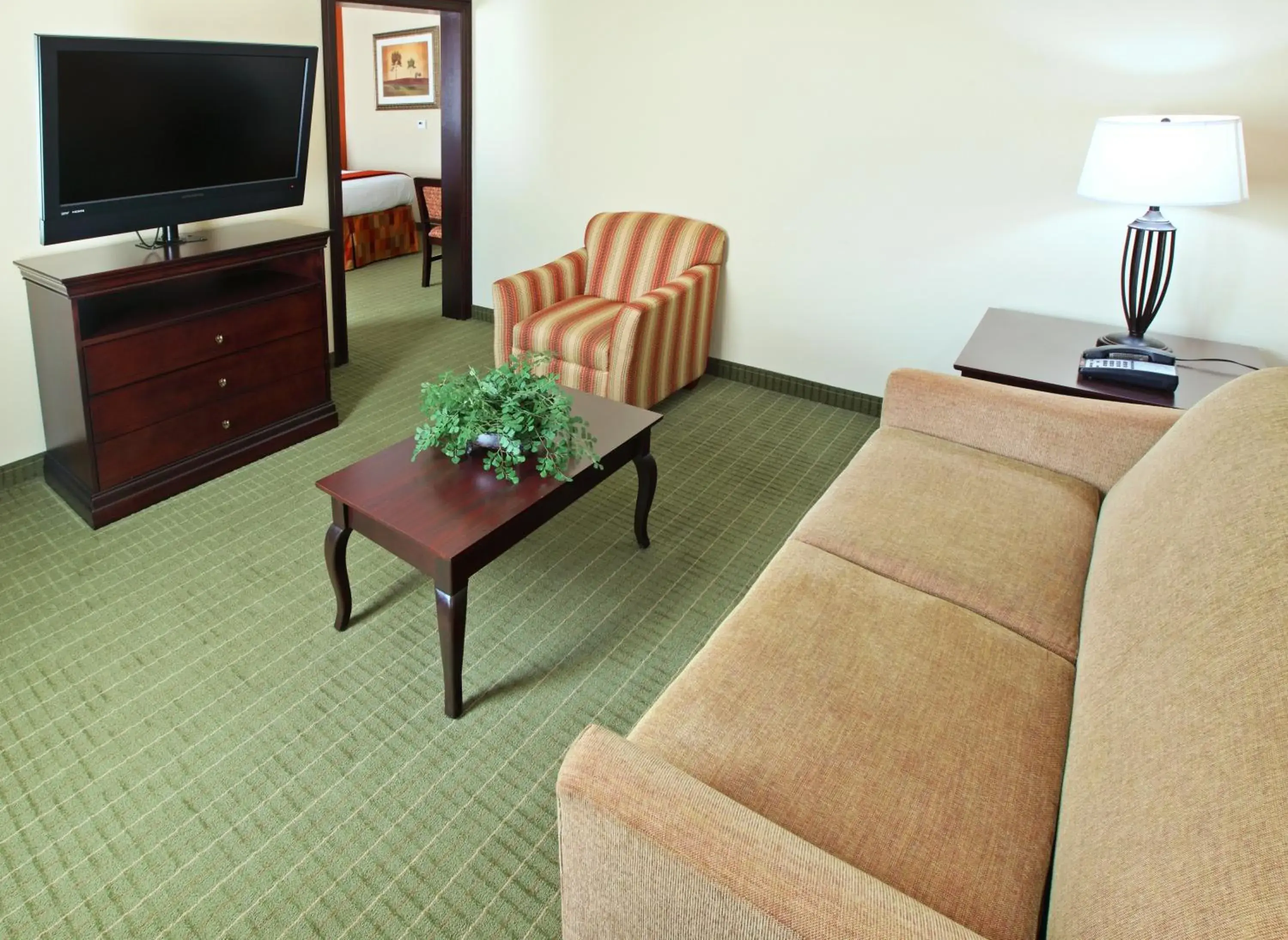 Suite with Mobility Accessible Tub - Non-Smoking in Holiday Inn Express Hotel & Suites Henderson - Traffic Star by IHG Suite with Mobility Accessible Tub - Non-Smoking in Holiday Inn Express Hotel & Suites Henderson - Traffic Star by IHG