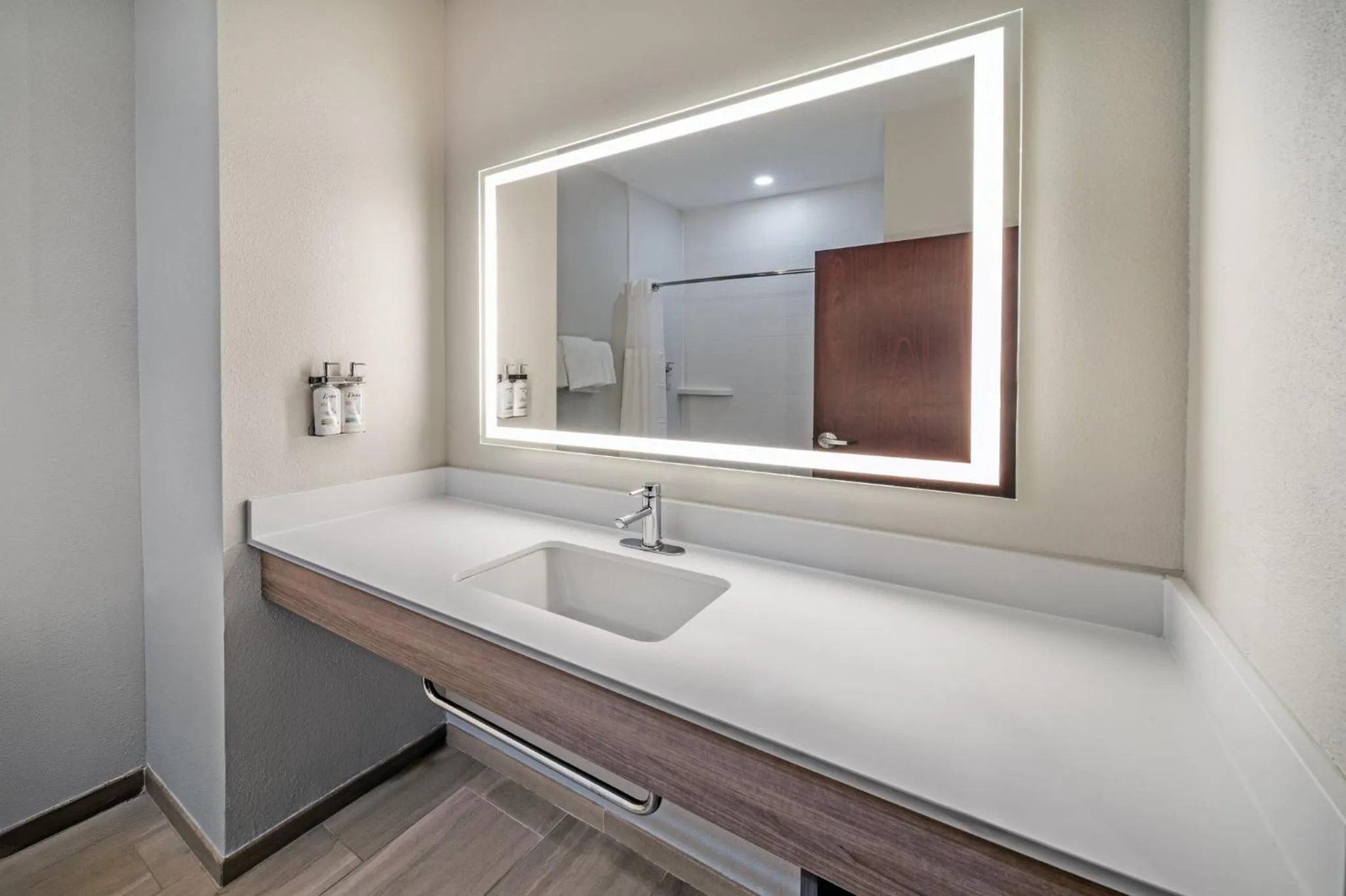 Photo of the whole room in Holiday Inn Express Hotel & Suites Henderson - Traffic Star by IHG