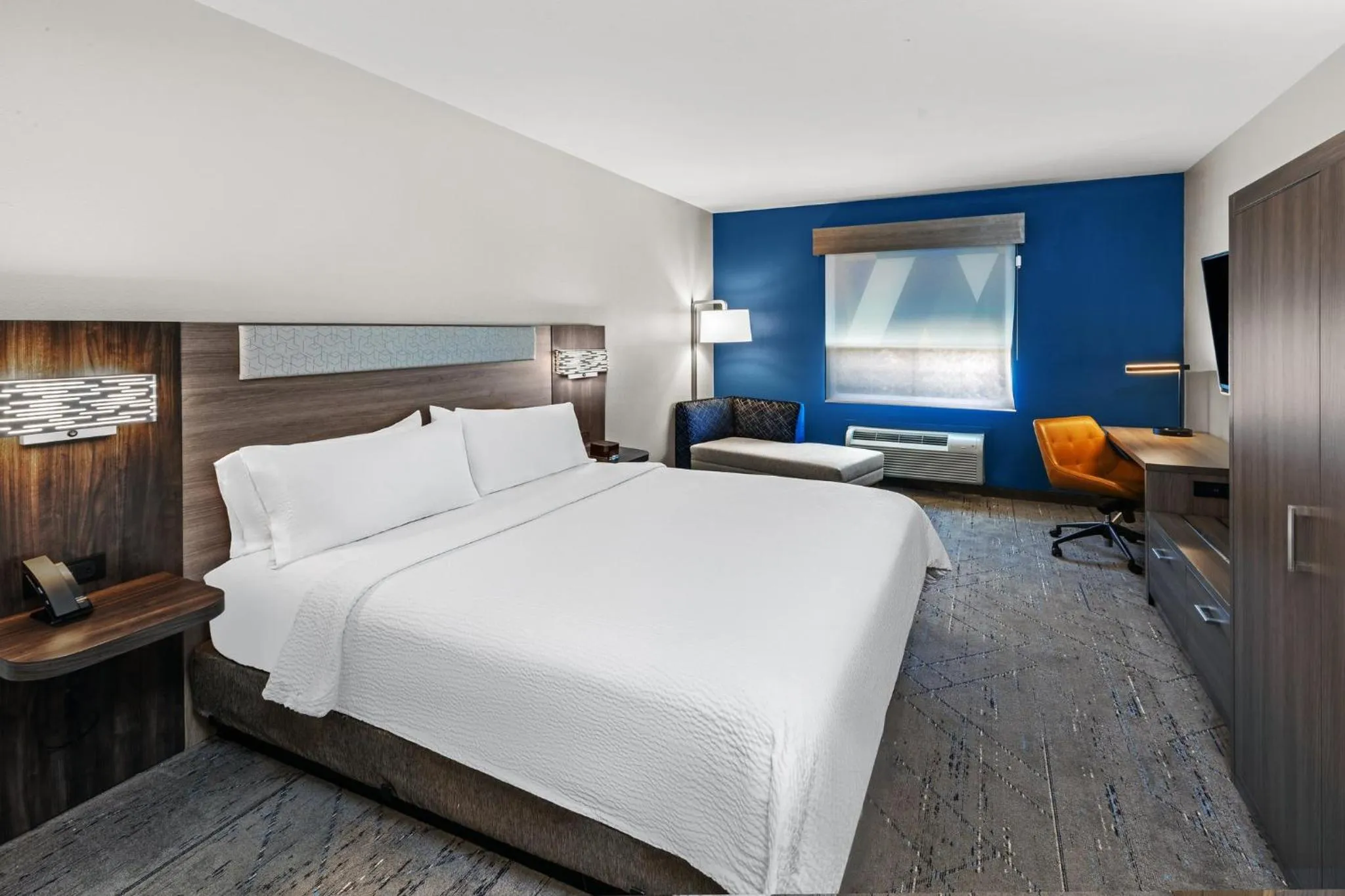 Photo of the whole room, Bed in Holiday Inn Express Hotel & Suites Henderson - Traffic Star by IHG