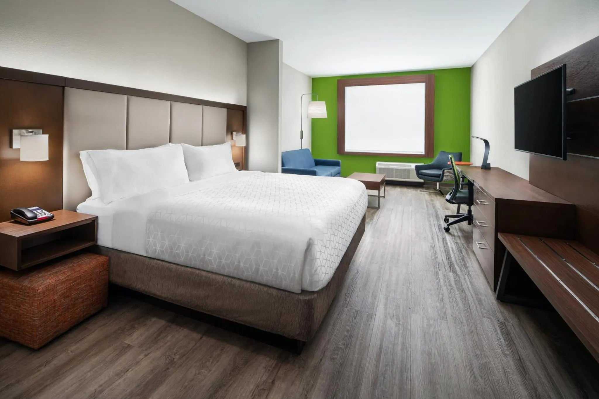 Photo of the whole room, Bed in Holiday Inn Express & Suites Midland Loop 250 by IHG