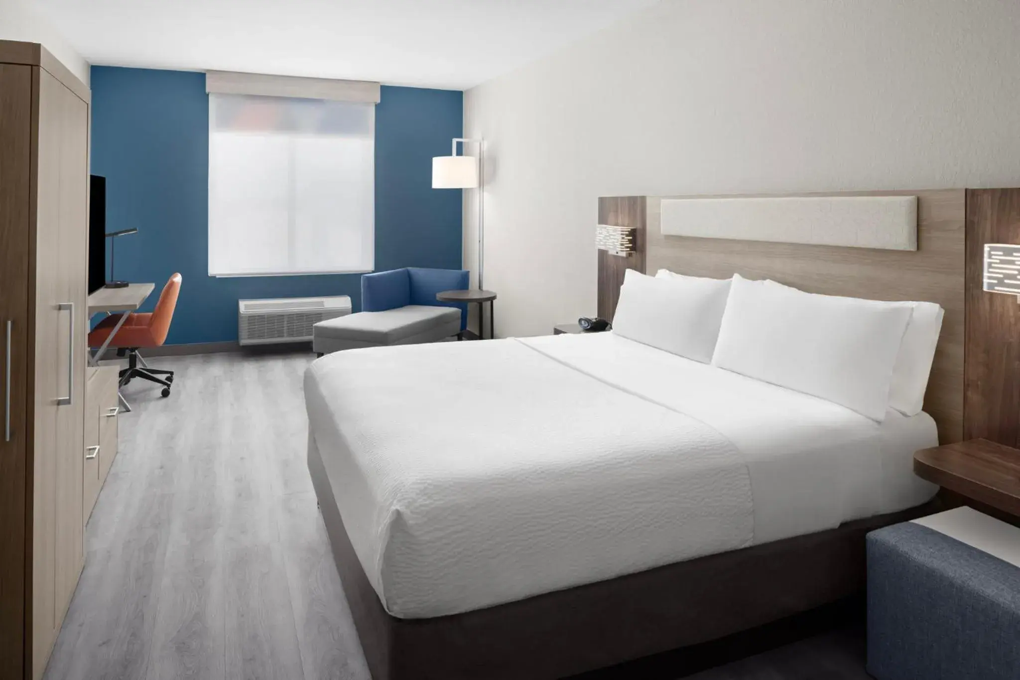 Standard King Room in Holiday Inn Express & Suites Midland Loop 250 by IHG Standard King Room in Holiday Inn Express & Suites Midland Loop 250 by IHG