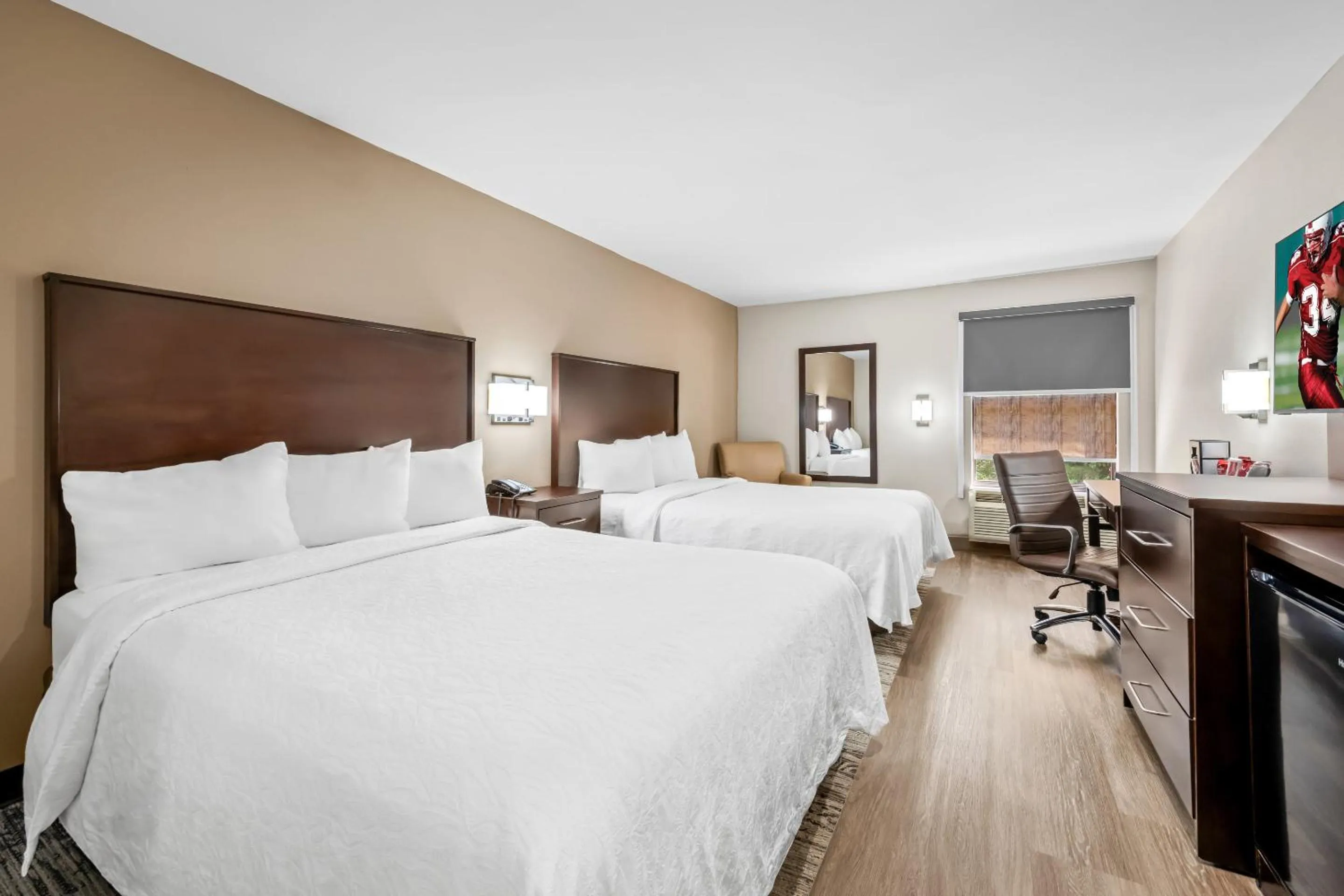 Photo of the whole room, Bed in Red Roof PLUS Henderson