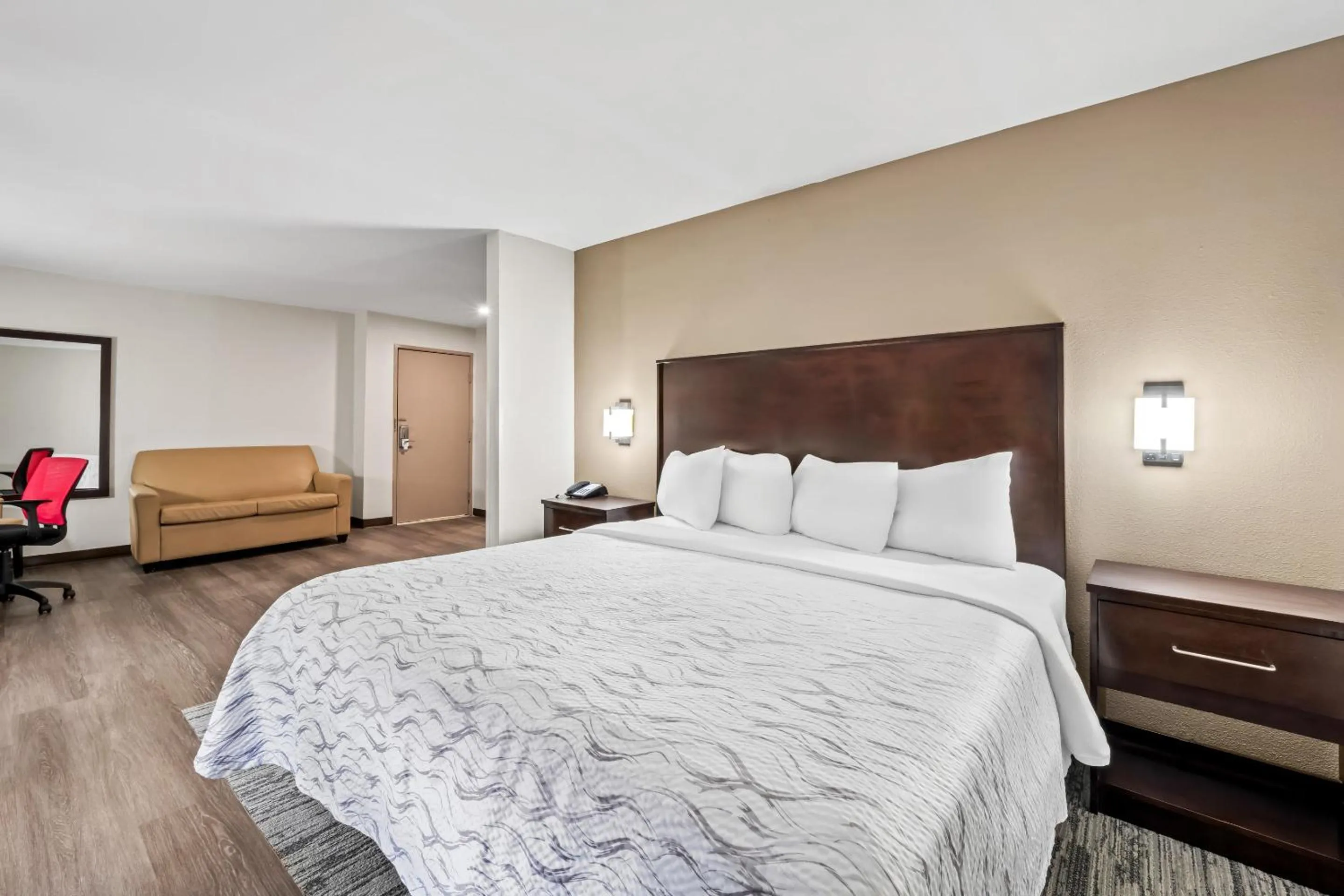 Photo of the whole room, Bed in Red Roof PLUS Henderson