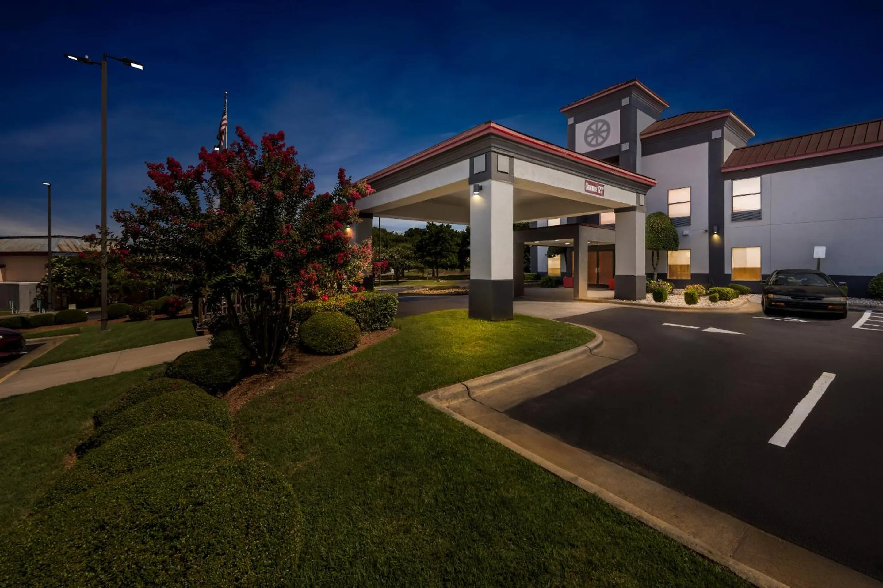 Facade/entrance in Red Roof PLUS Henderson