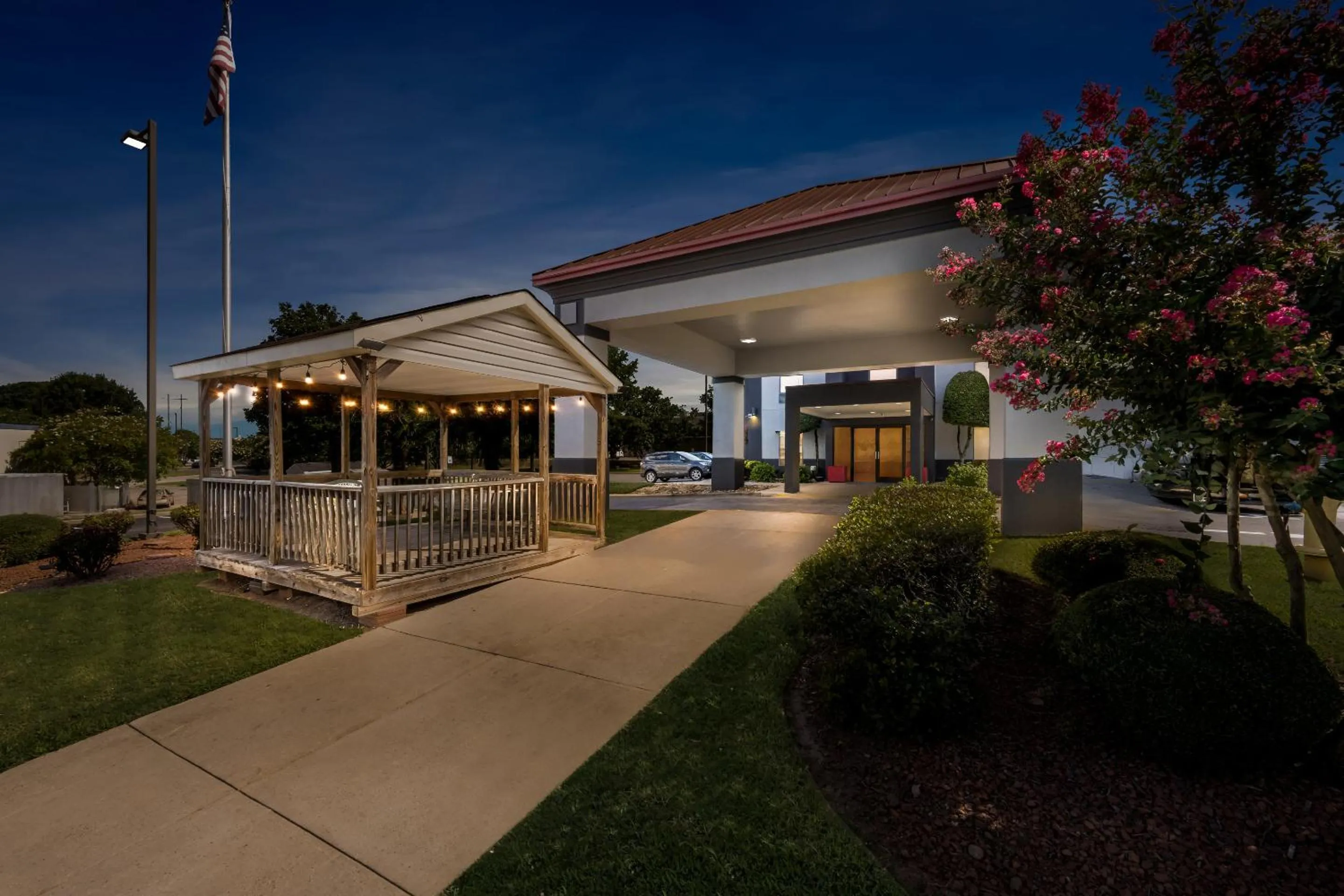 Facade/entrance in Red Roof PLUS Henderson