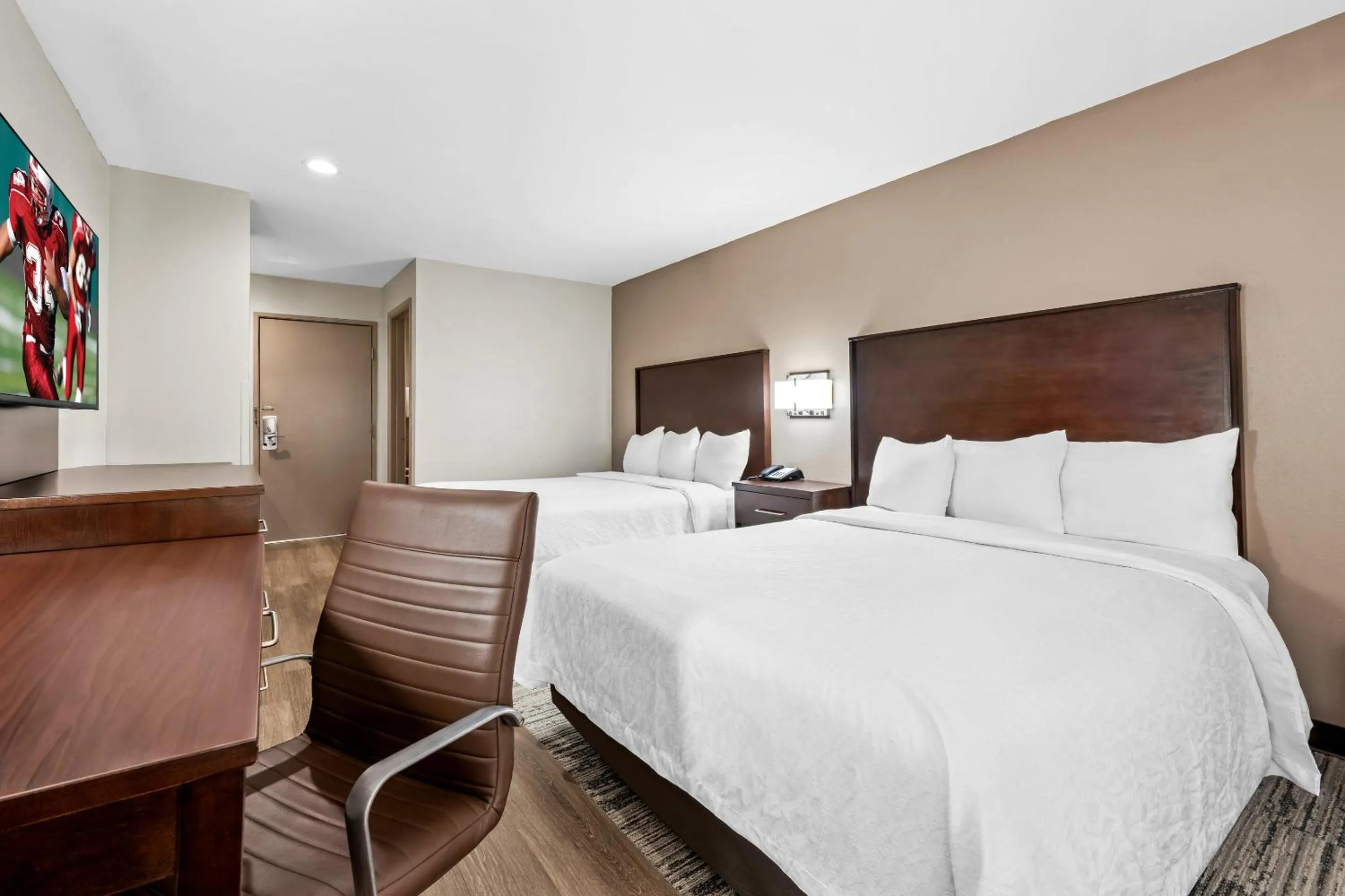 Photo of the whole room, Bed in Red Roof PLUS Henderson