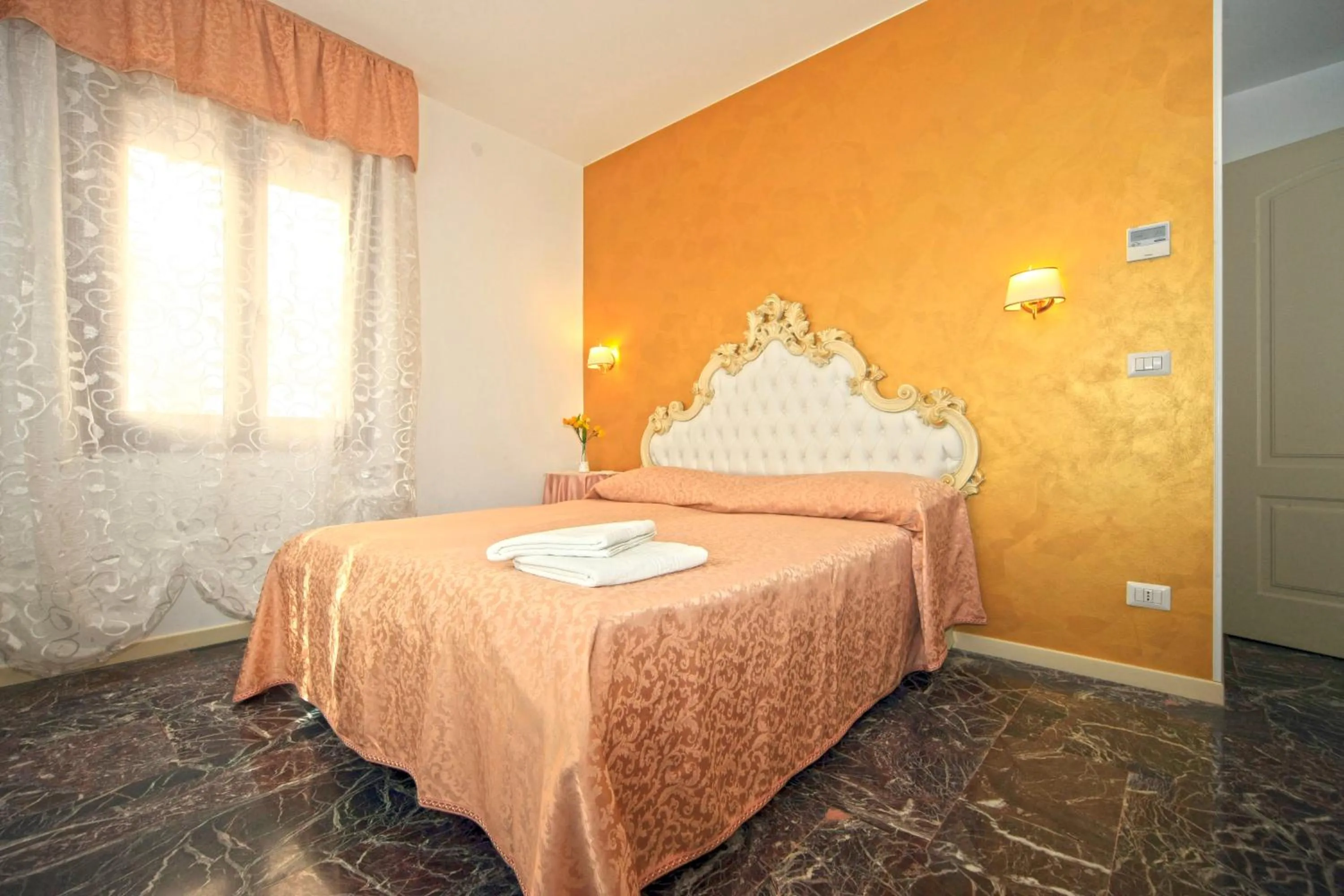 Photo of the whole room, Bed in B&B Rialto Dream