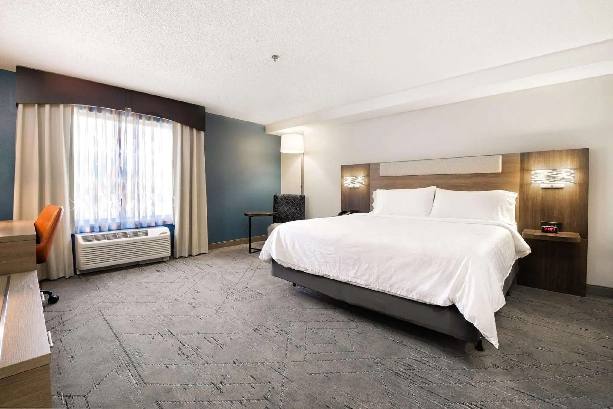 Photo of the whole room, Bed in Holiday Inn Express Hotel & Suites Festus-South St. Louis by IHG