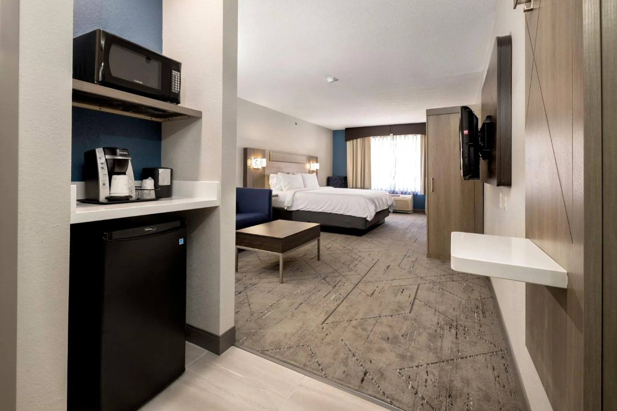 Photo of the whole room, Bed in Holiday Inn Express Hotel & Suites Festus-South St. Louis by IHG