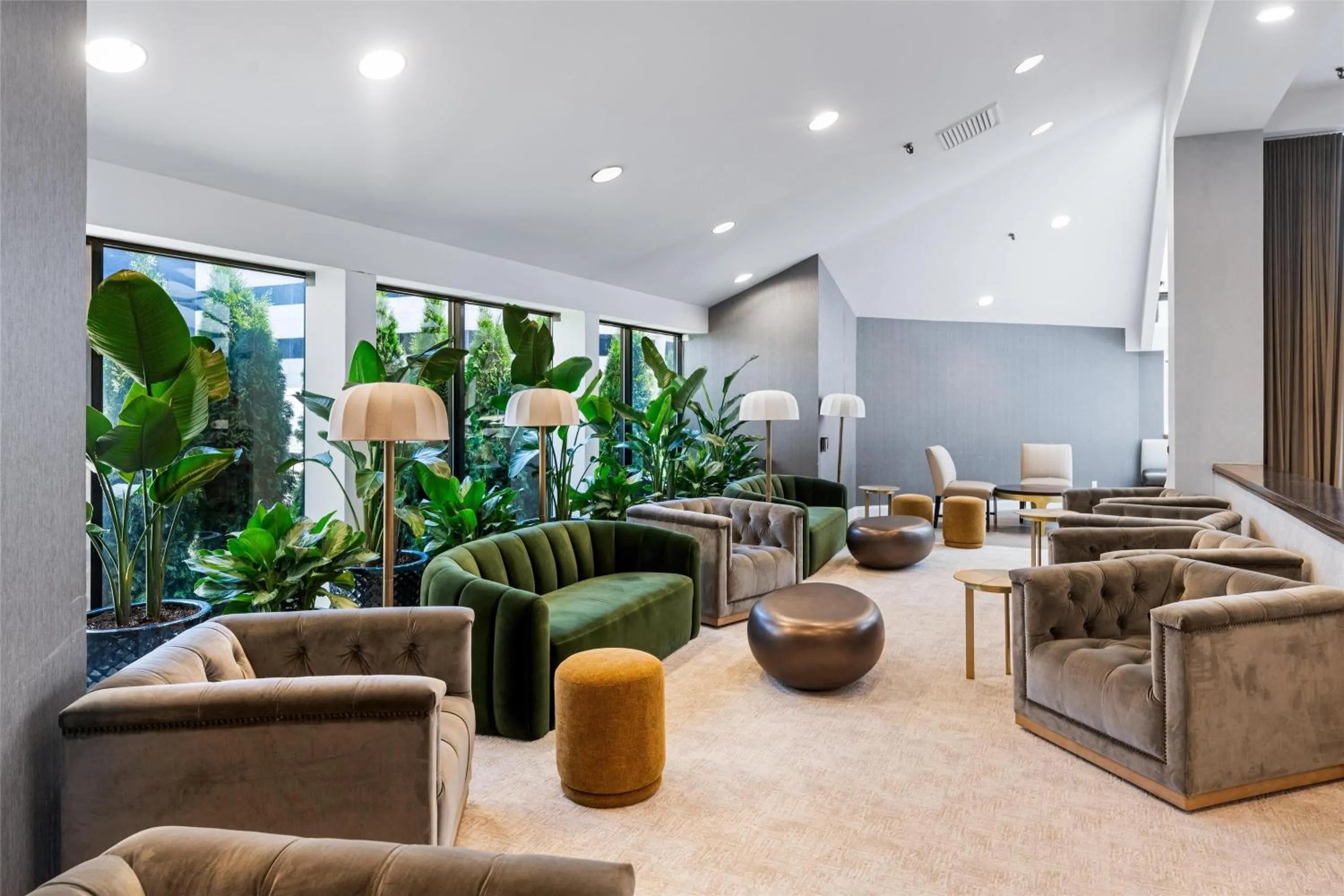 Lounge or bar in DoubleTree by Hilton Fairfield Hotel & Suites