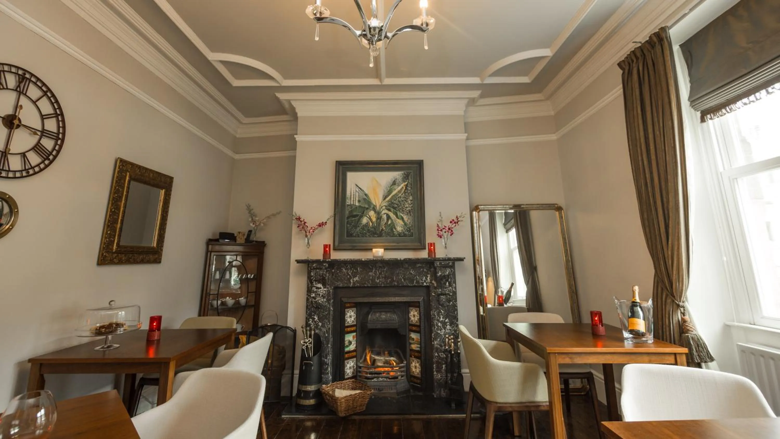 Lounge or bar in St Valery Boutique Bed + Breakfast