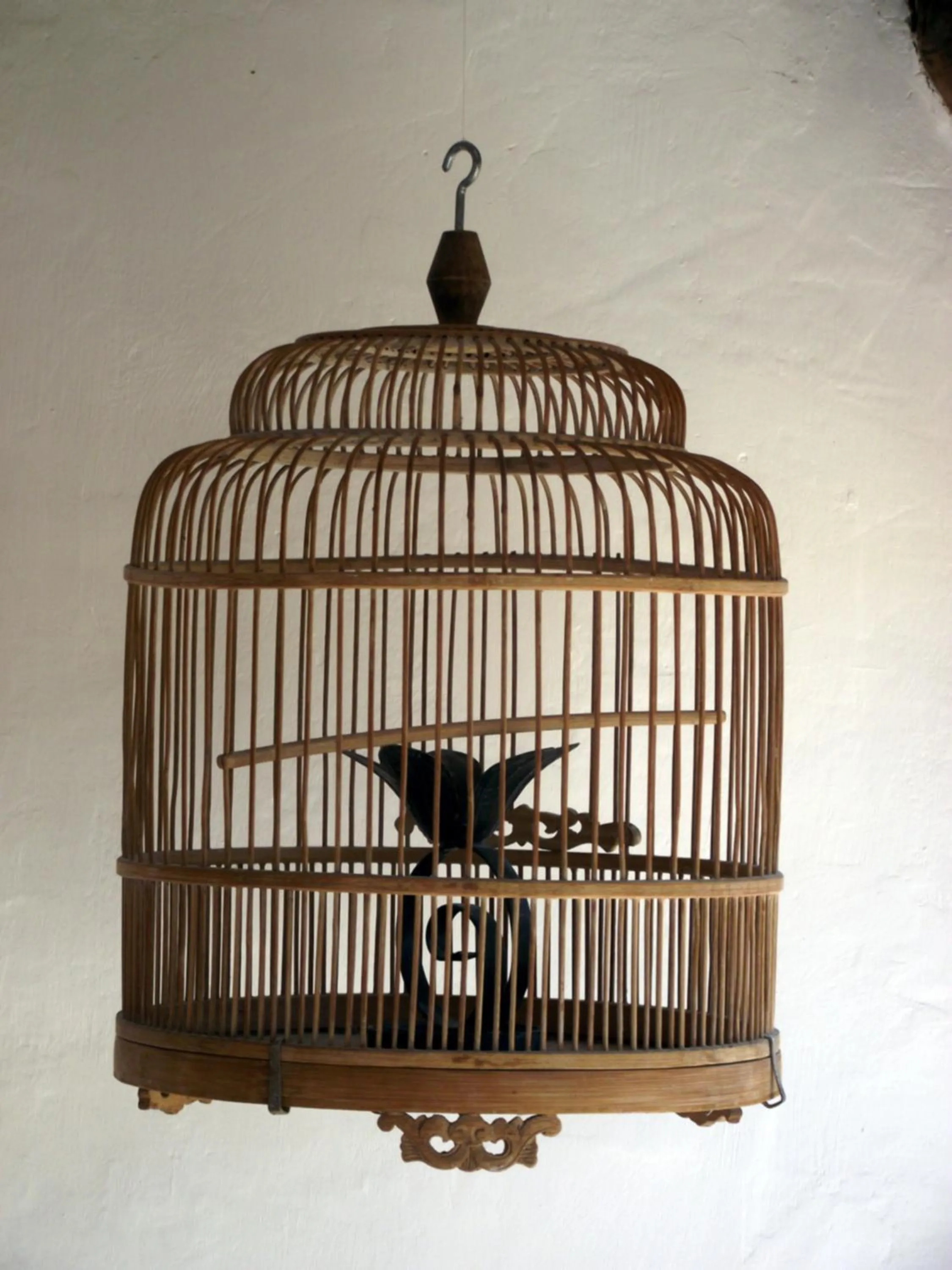 Decorative detail in Longo Mai