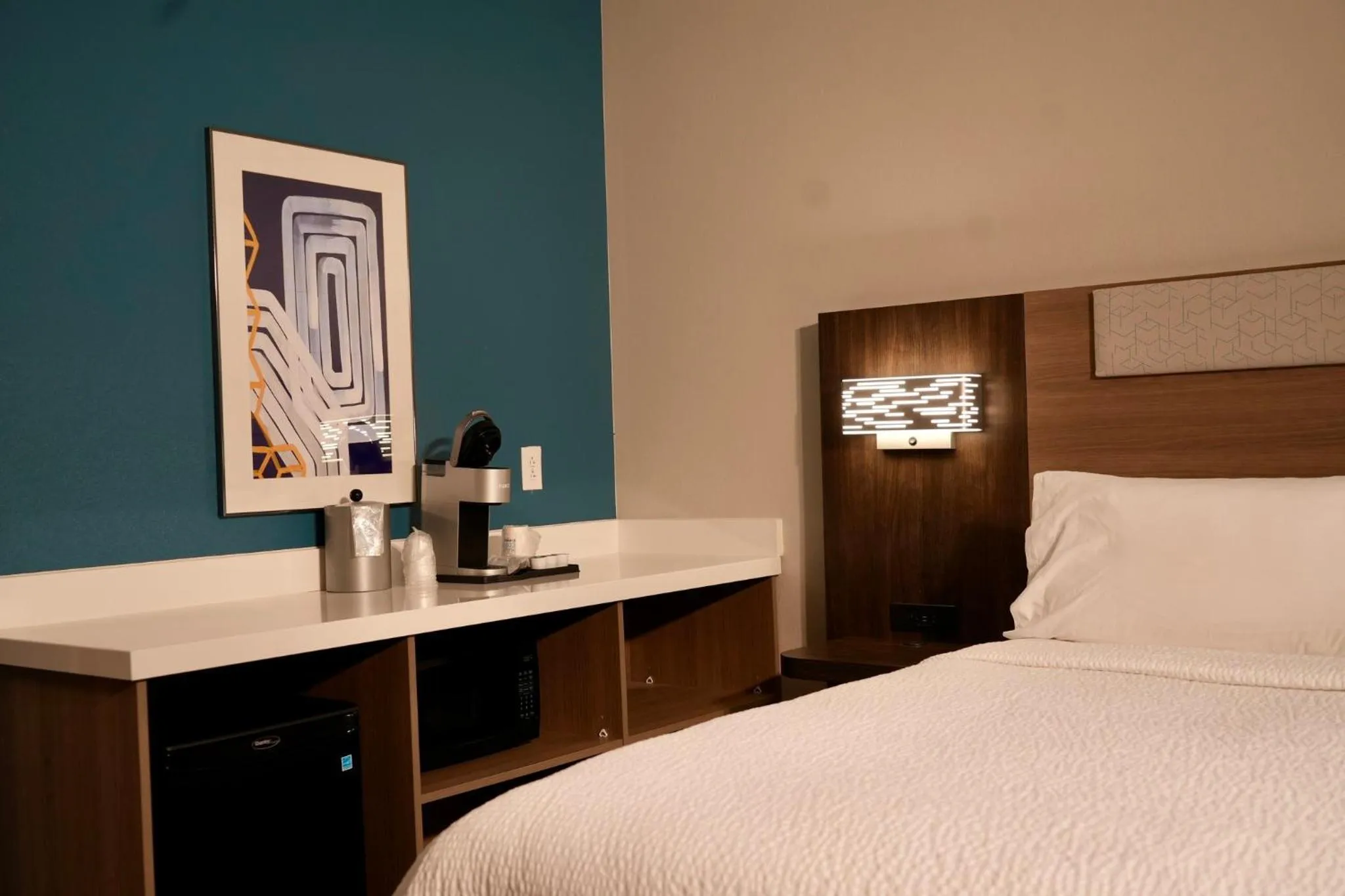 Photo of the whole room, Bed in Holiday Inn Express Hotel & Suites Jackson - Flowood by IHG