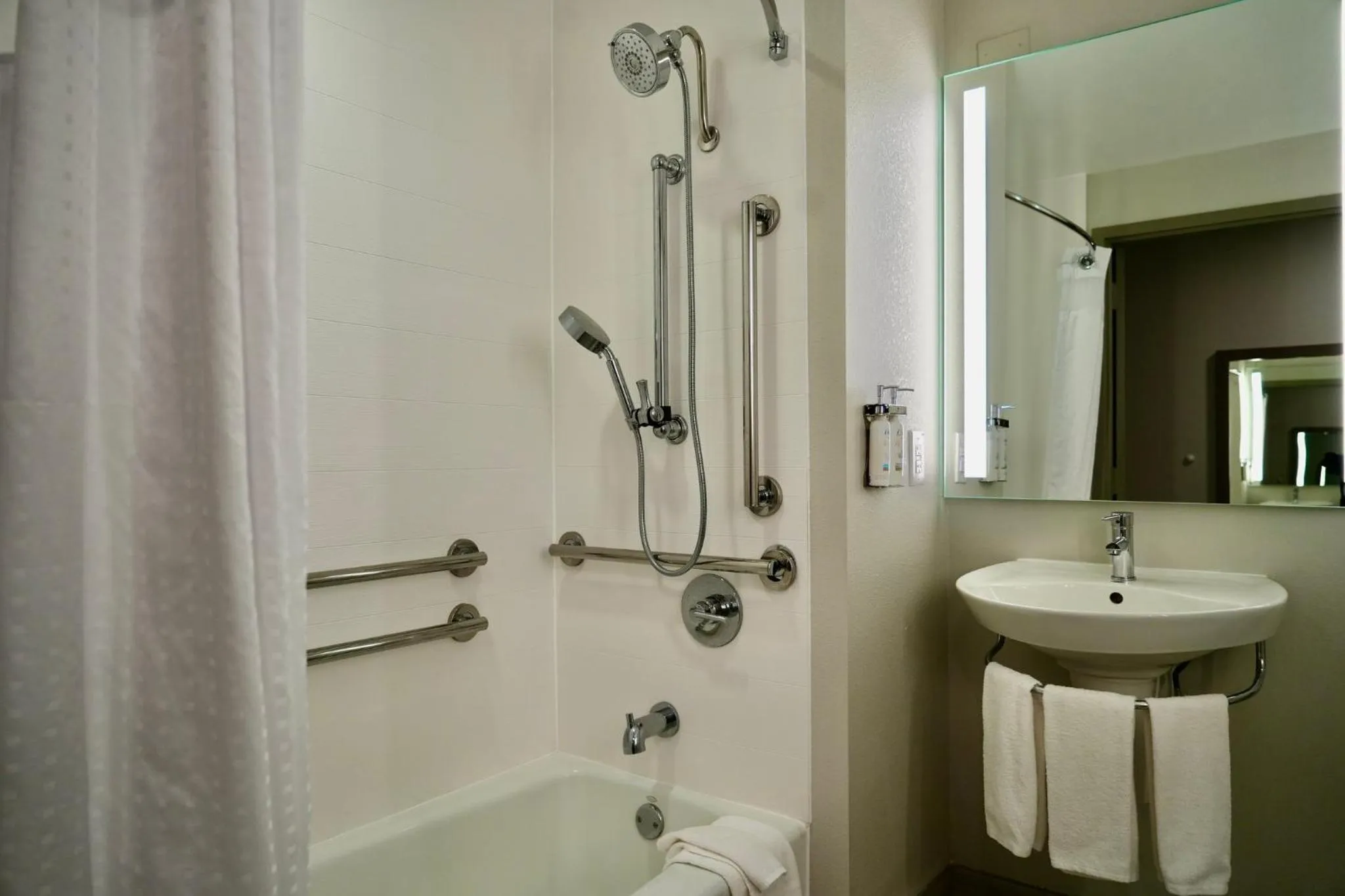 Photo of the whole room in Holiday Inn Express Hotel & Suites Jackson - Flowood by IHG