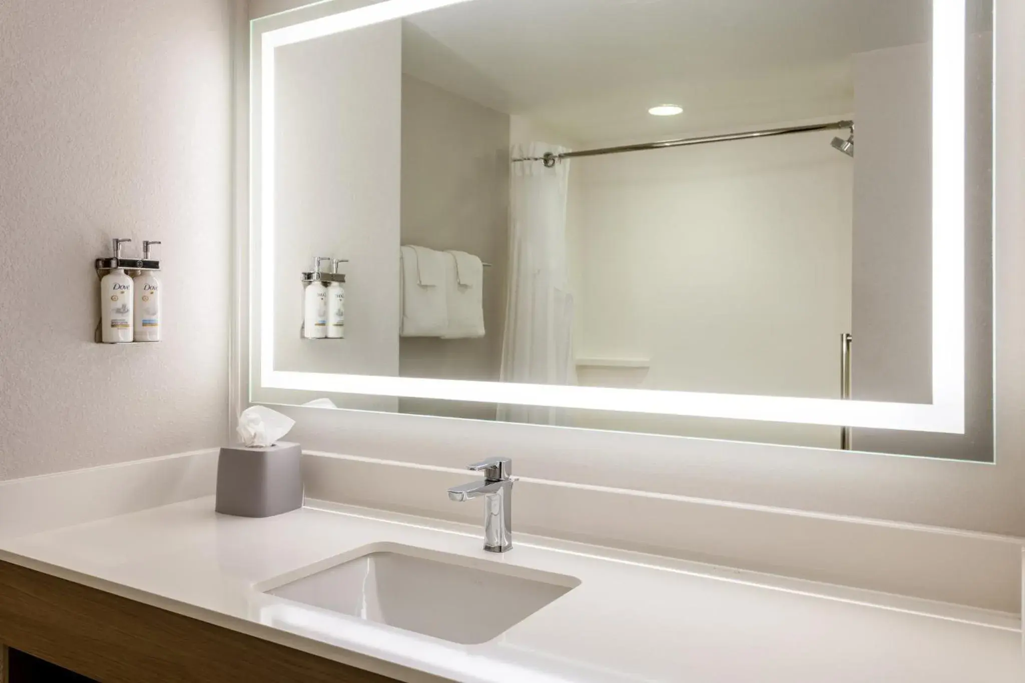 King Suite with Sofa Bed in Holiday Inn Express Hotel & Suites Jackson - Flowood by IHG King Suite with Sofa Bed in Holiday Inn Express Hotel & Suites Jackson - Flowood by IHG