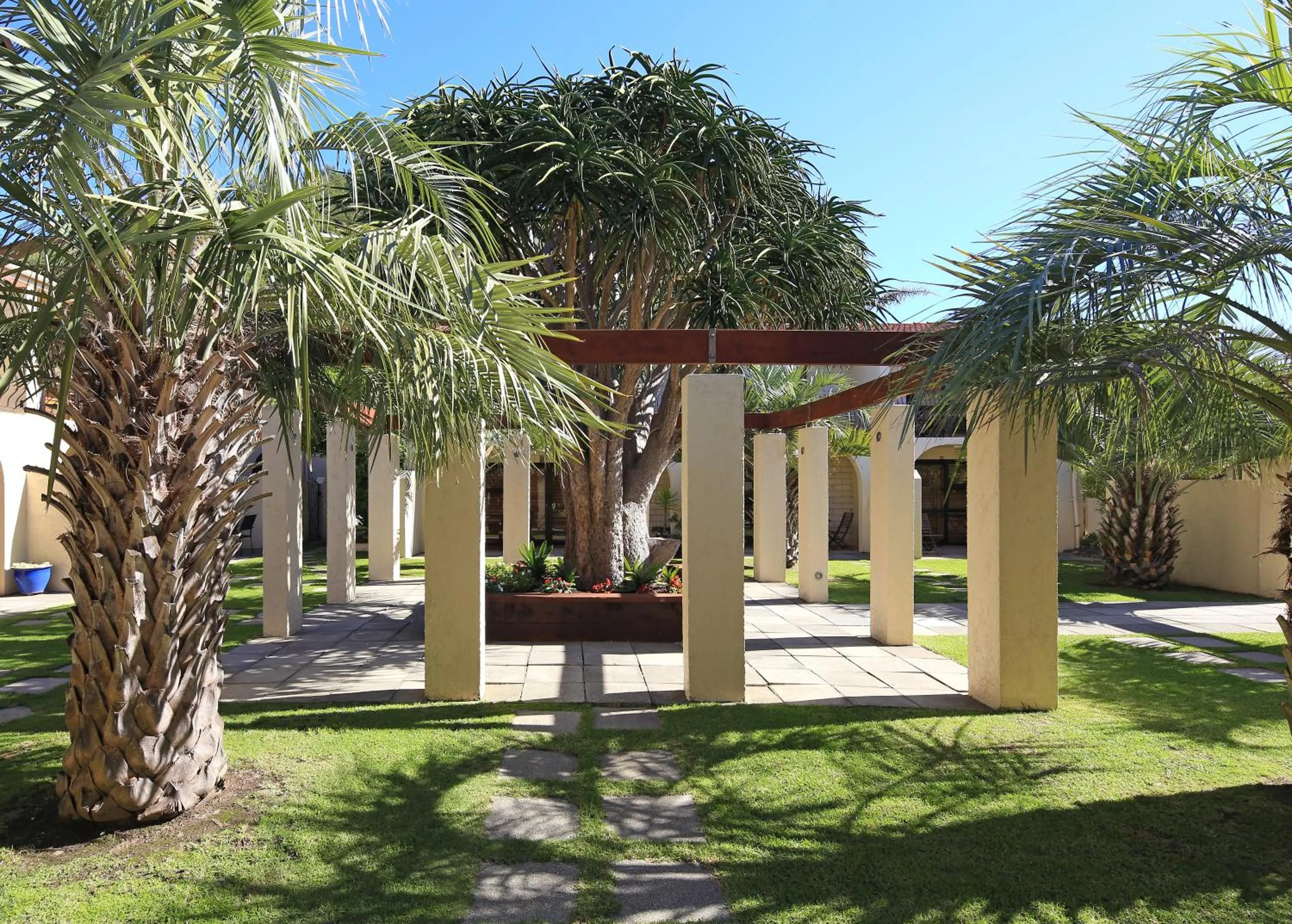 Day in Onetangi Beach Apartments