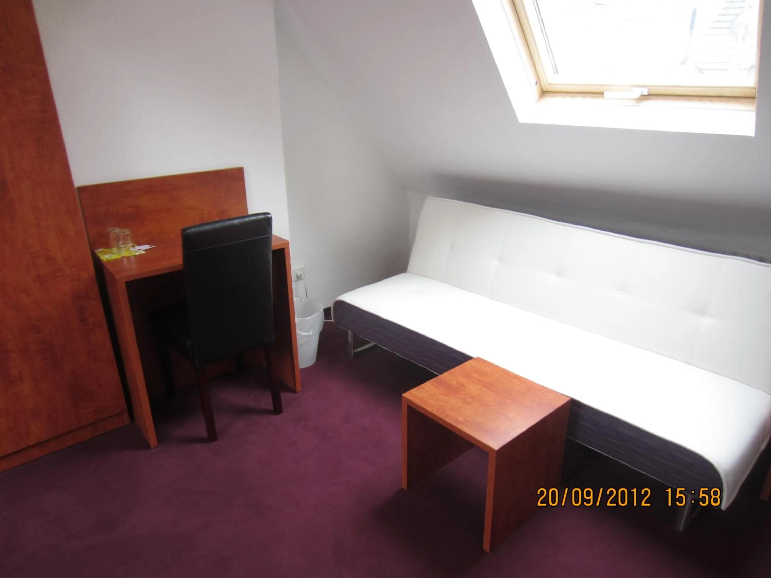 Seating area, Bed in Altstadt Hotel Rheinblick