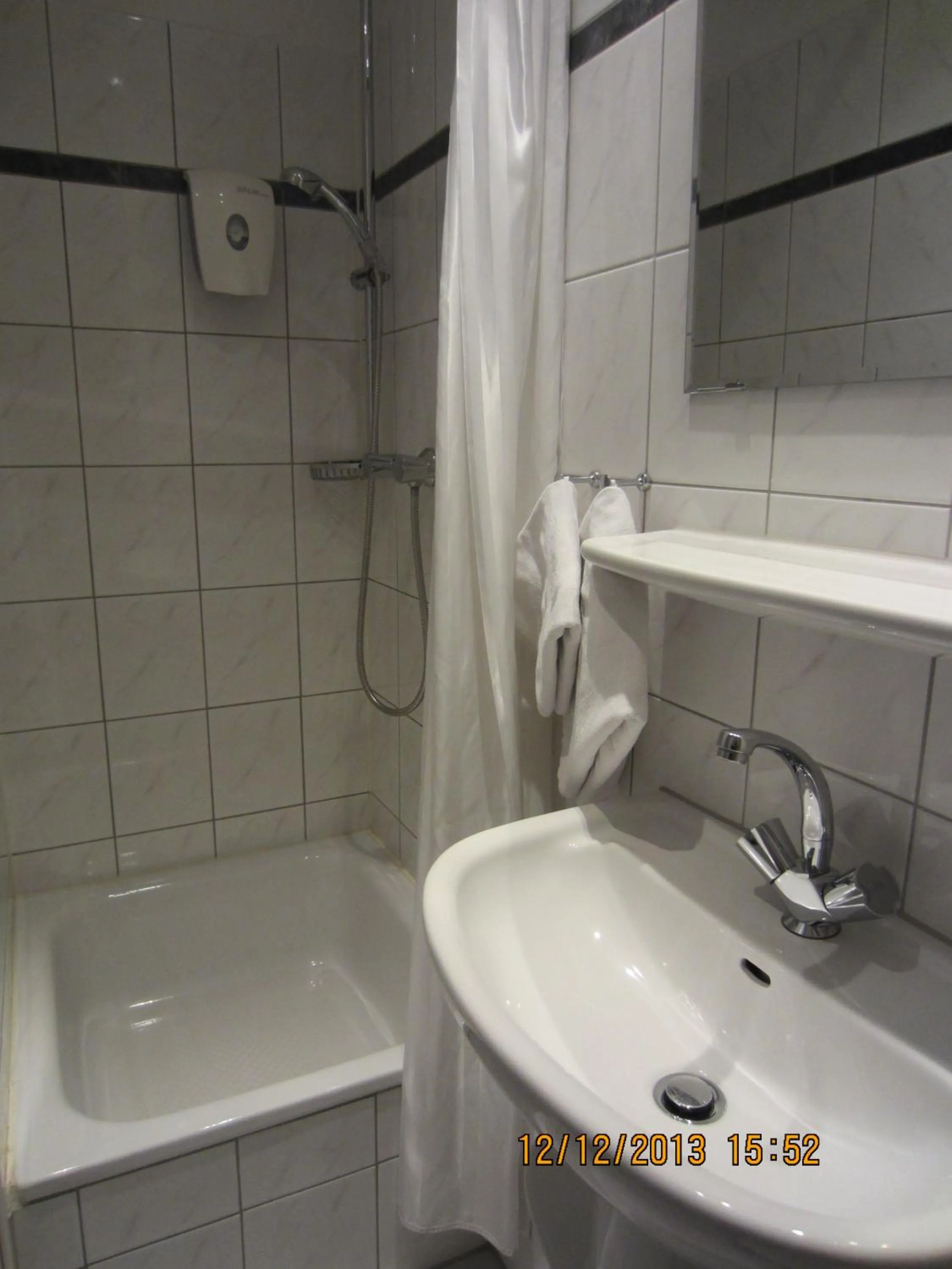 Bathroom in Altstadt Hotel Rheinblick