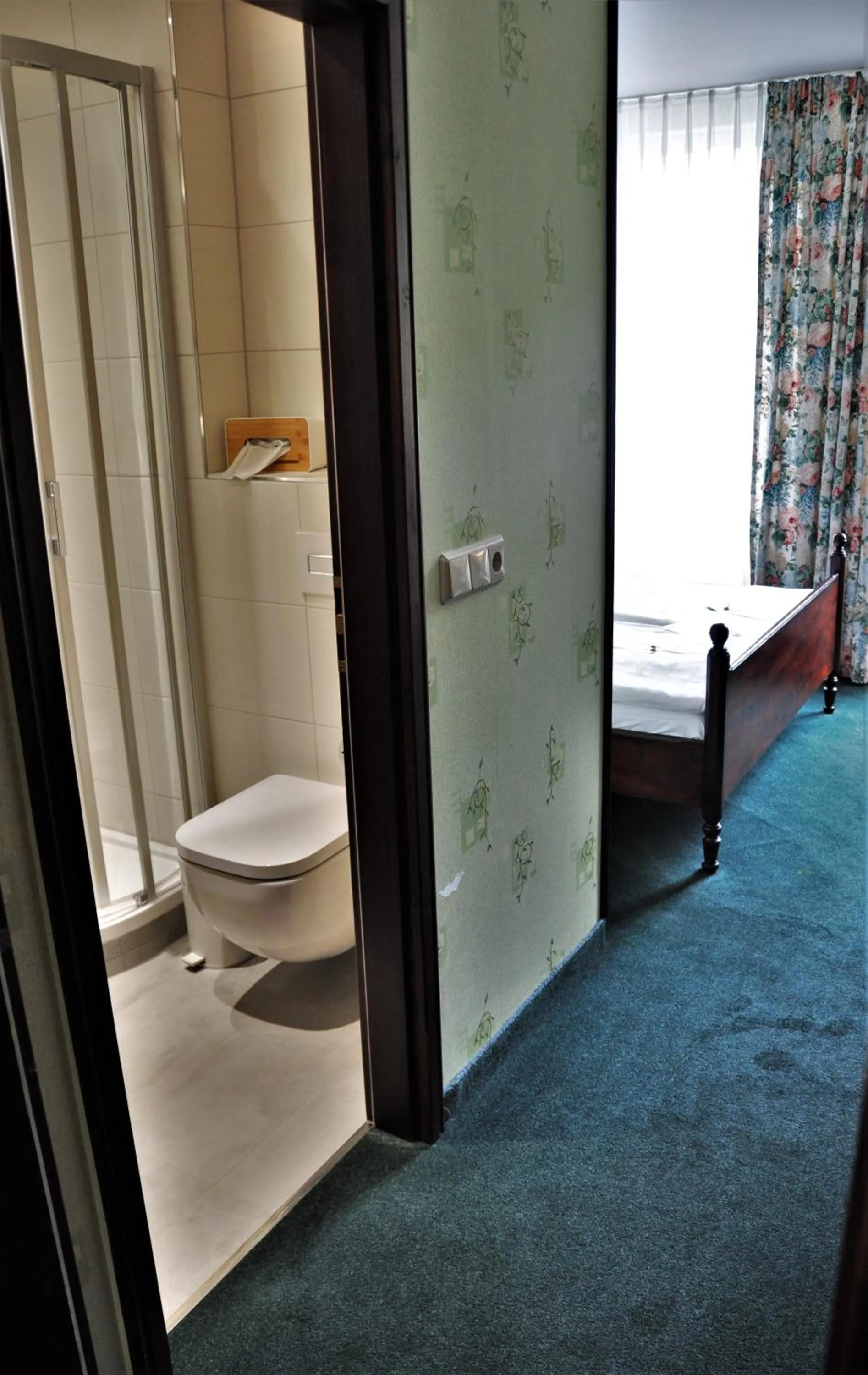 Toilet, Bed in Flair-Hotel Waldfrieden