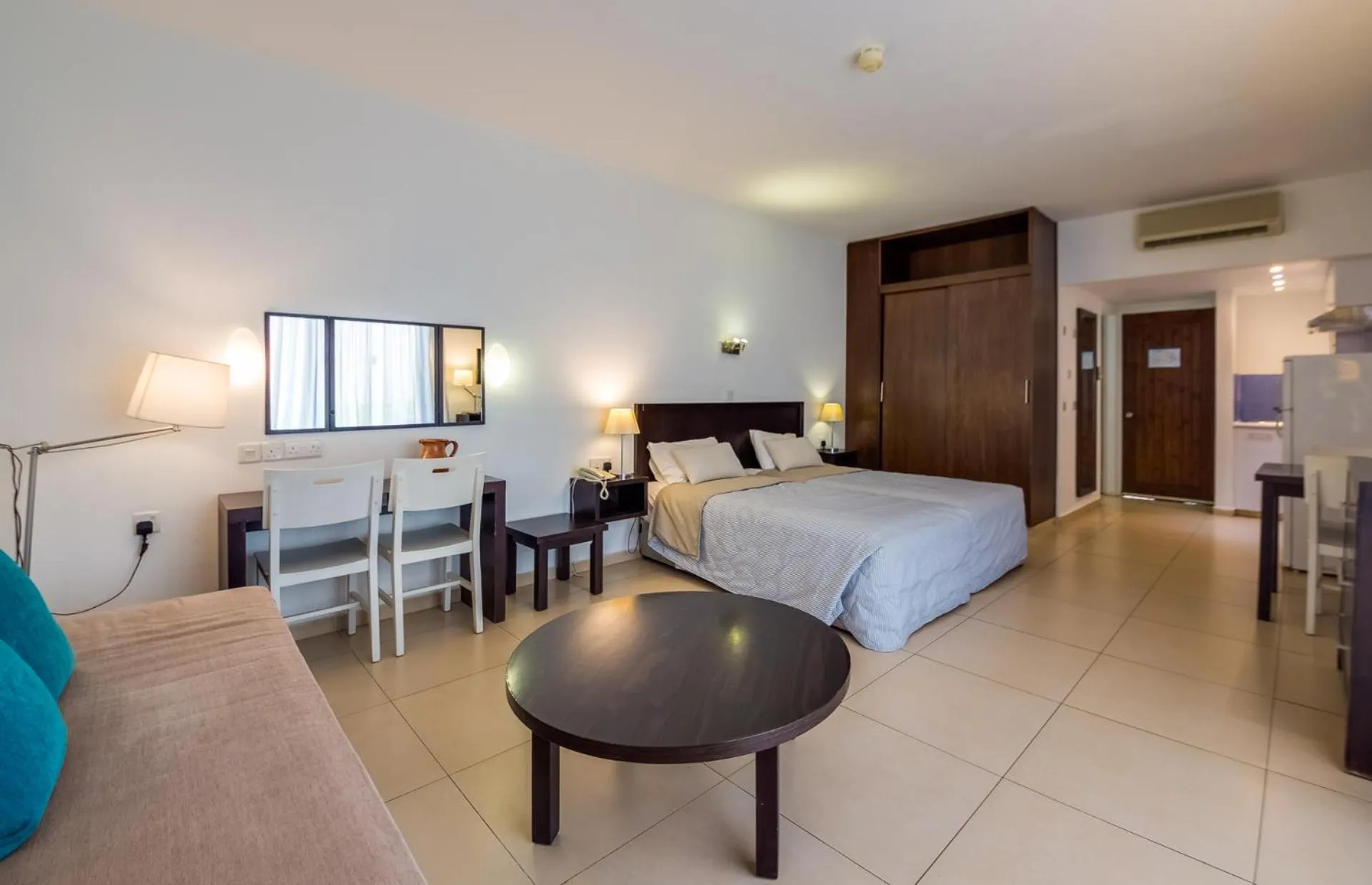 Photo of the whole room, Bed in MarisMare Apartments