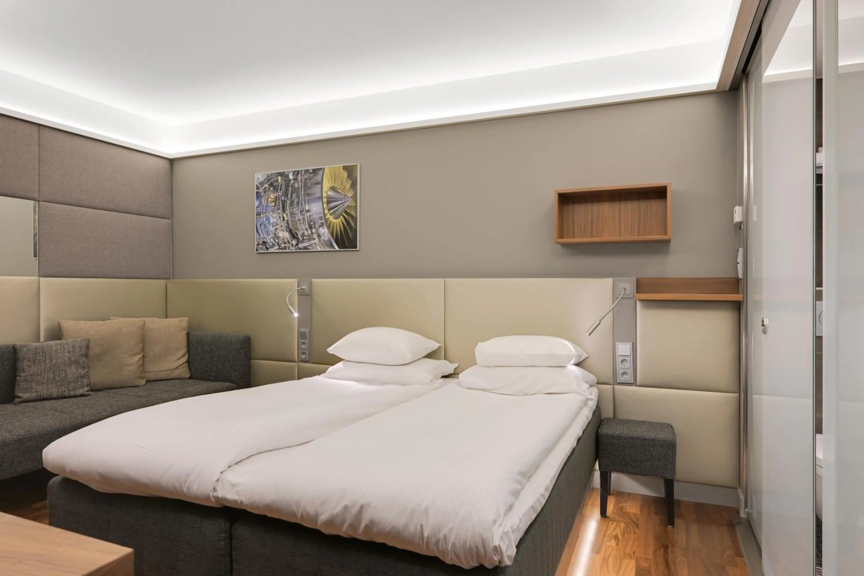 Bed in Comfort Hotel Xpress Helsinki Airport Terminal