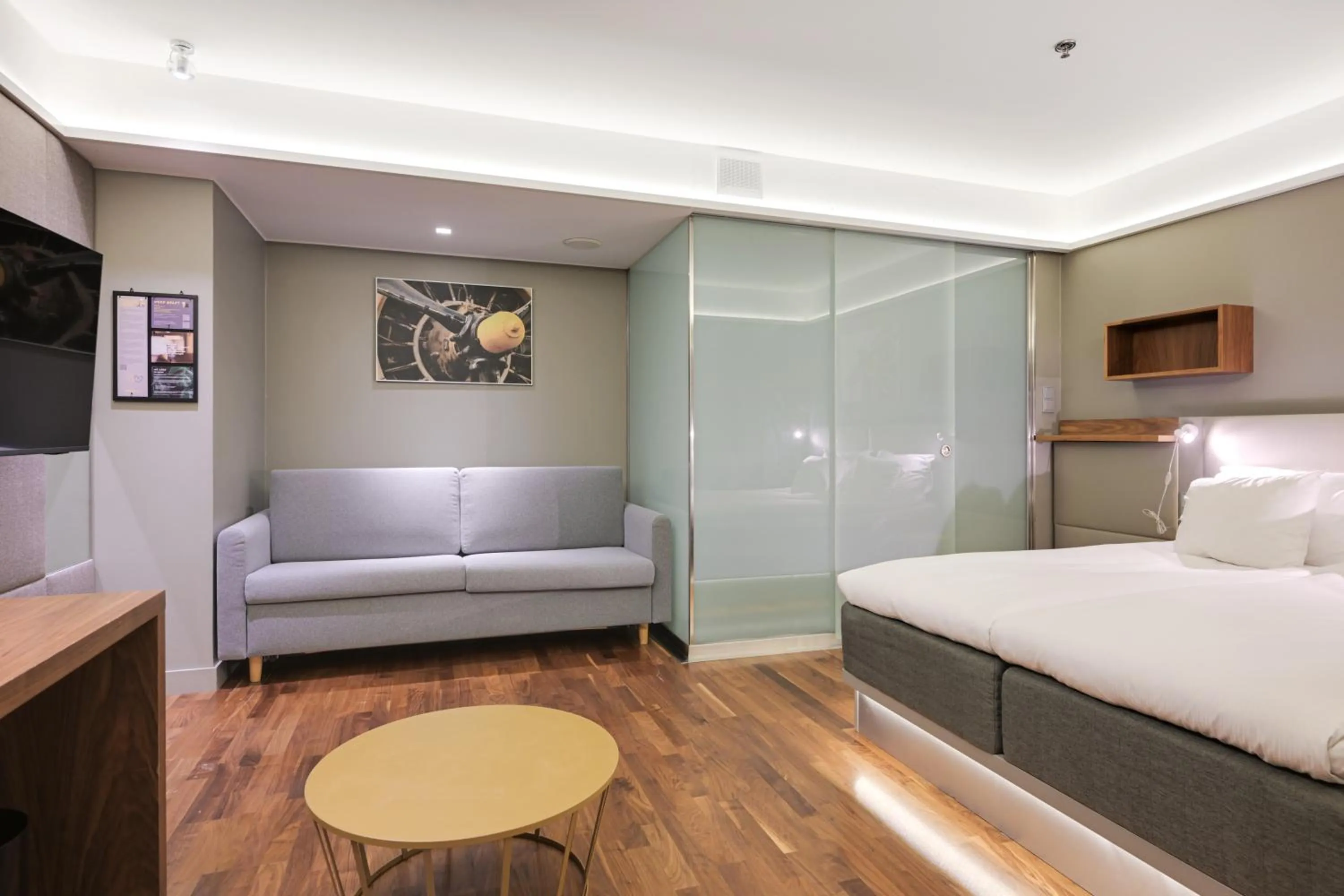 Bed in Comfort Hotel Xpress Helsinki Airport Terminal