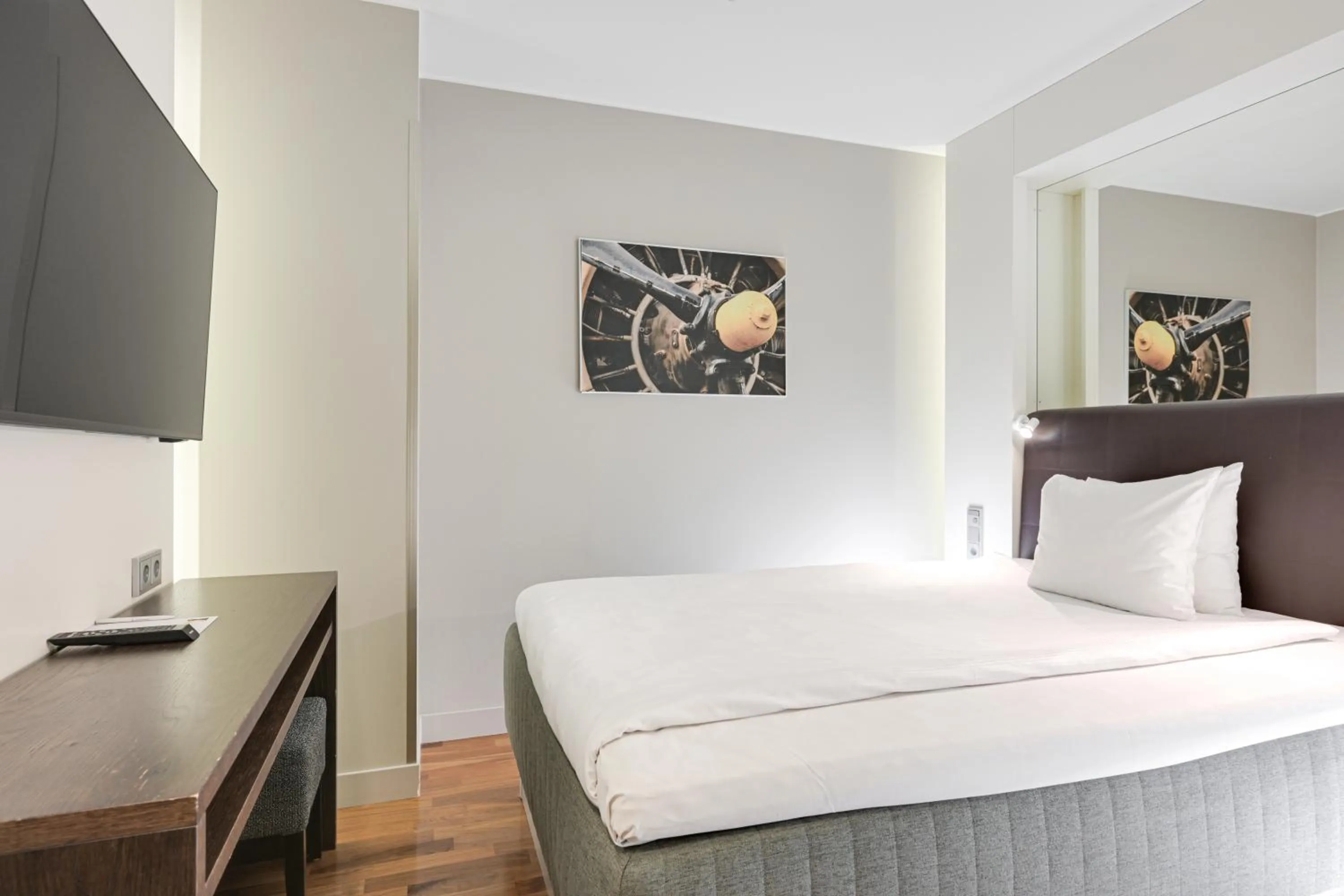 Bed in Comfort Hotel Xpress Helsinki Airport Terminal