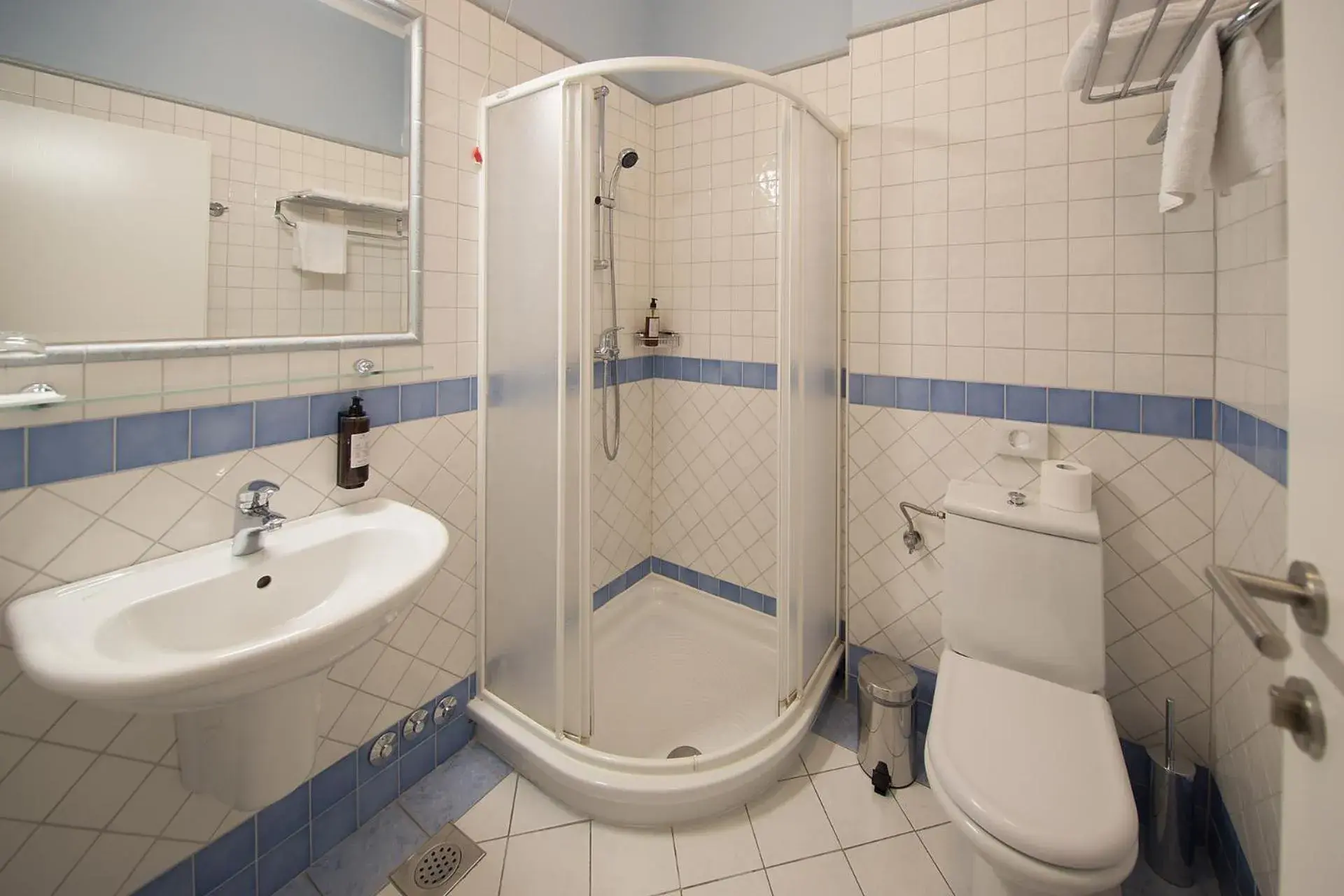 Small Double Room - single occupancy in Hotel Kozana Small Double Room - single occupancy in Hotel Kozana