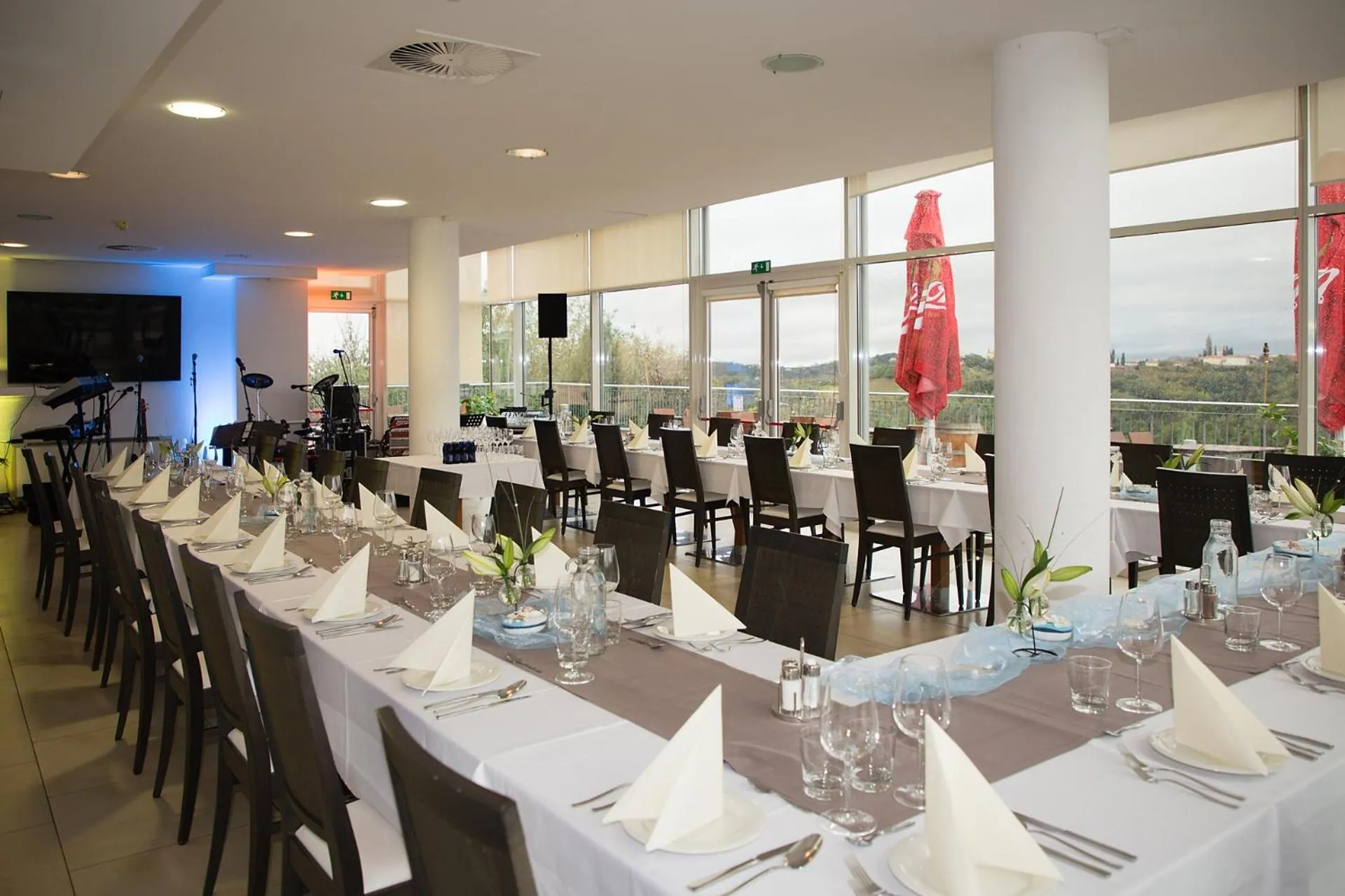 Restaurant/places to eat in Hotel Kozana