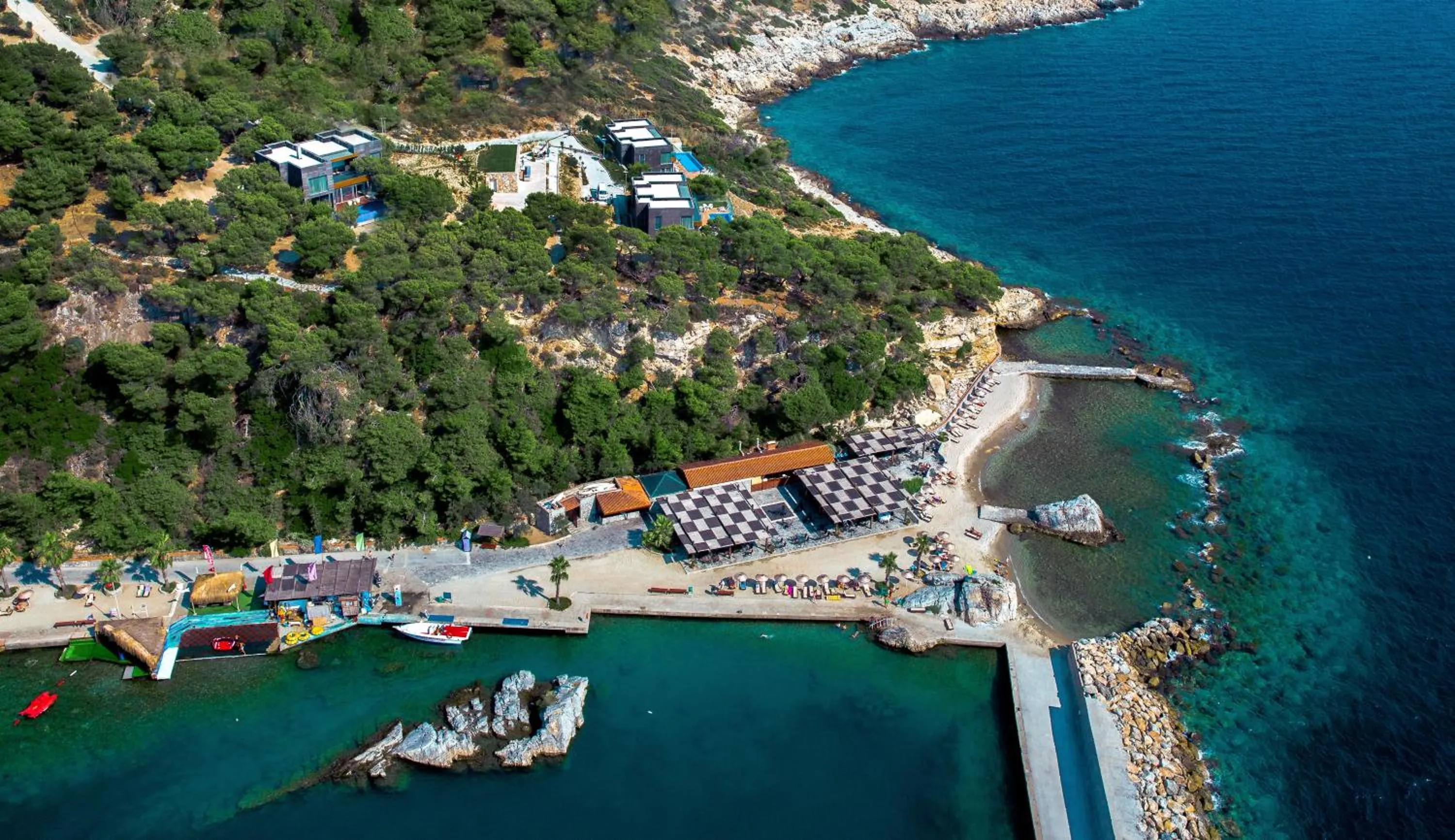 Beach in Pine Bay Holiday Resort