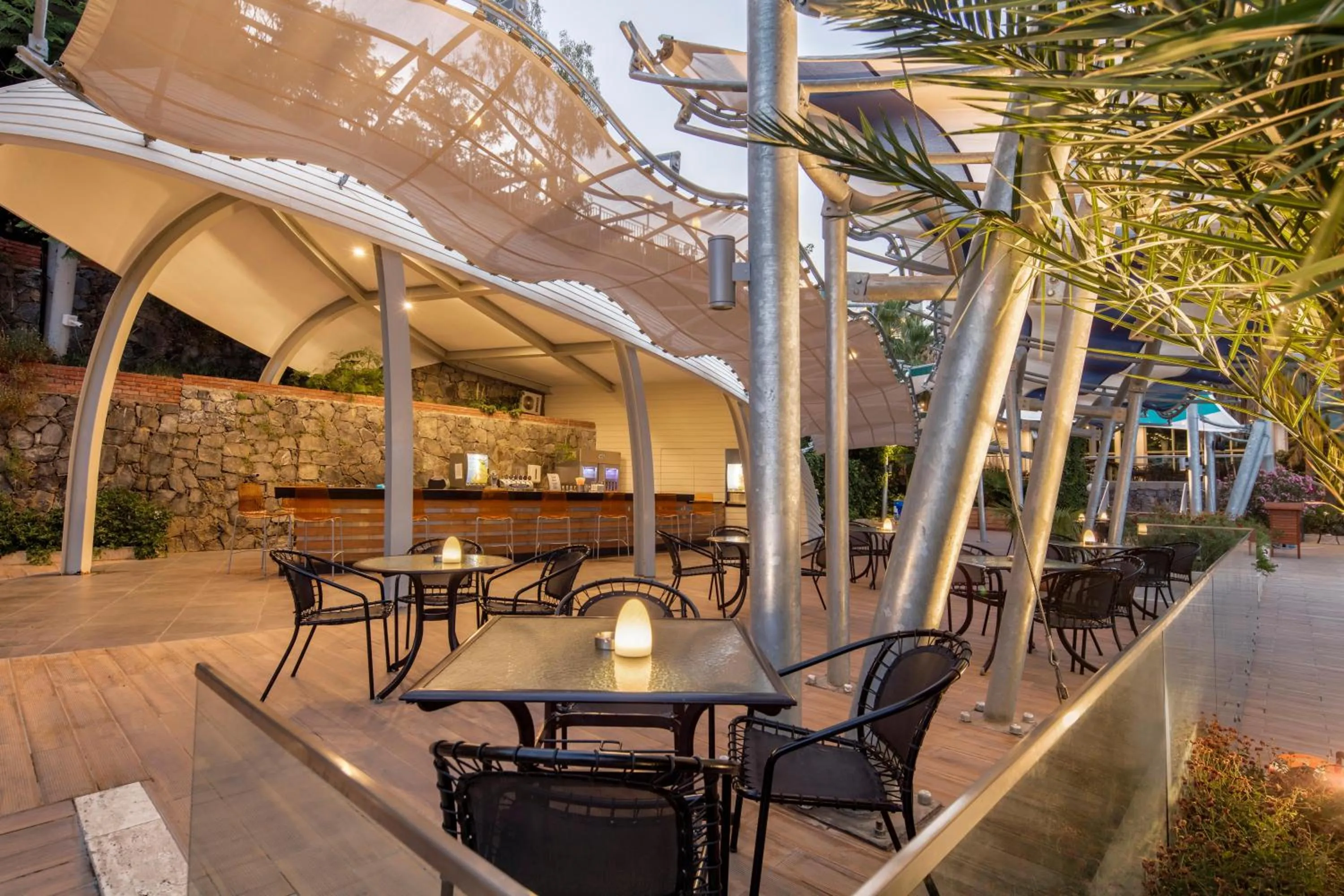 Lounge or bar in Pine Bay Holiday Resort