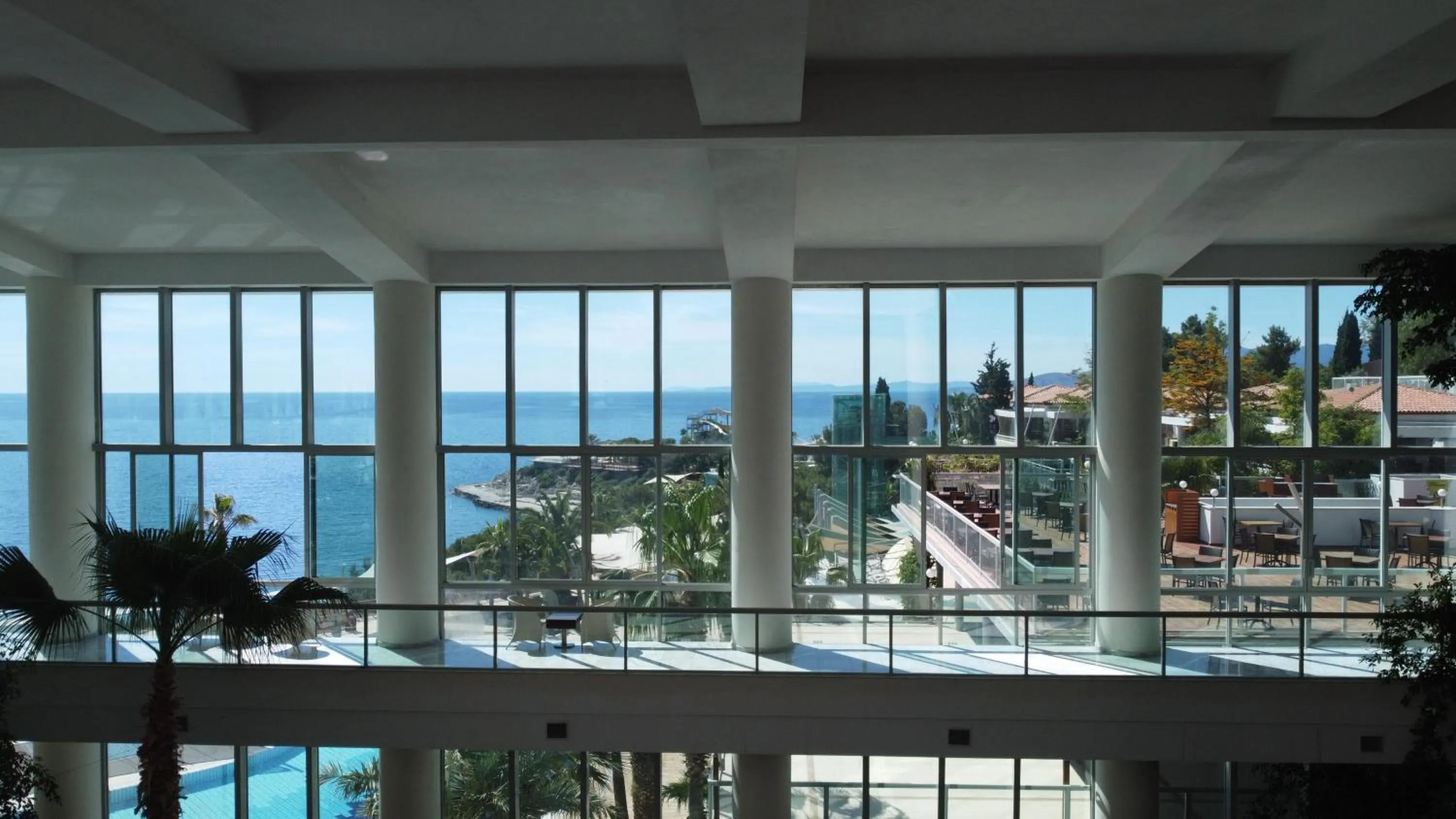 Swimming pool in Pine Bay Holiday Resort