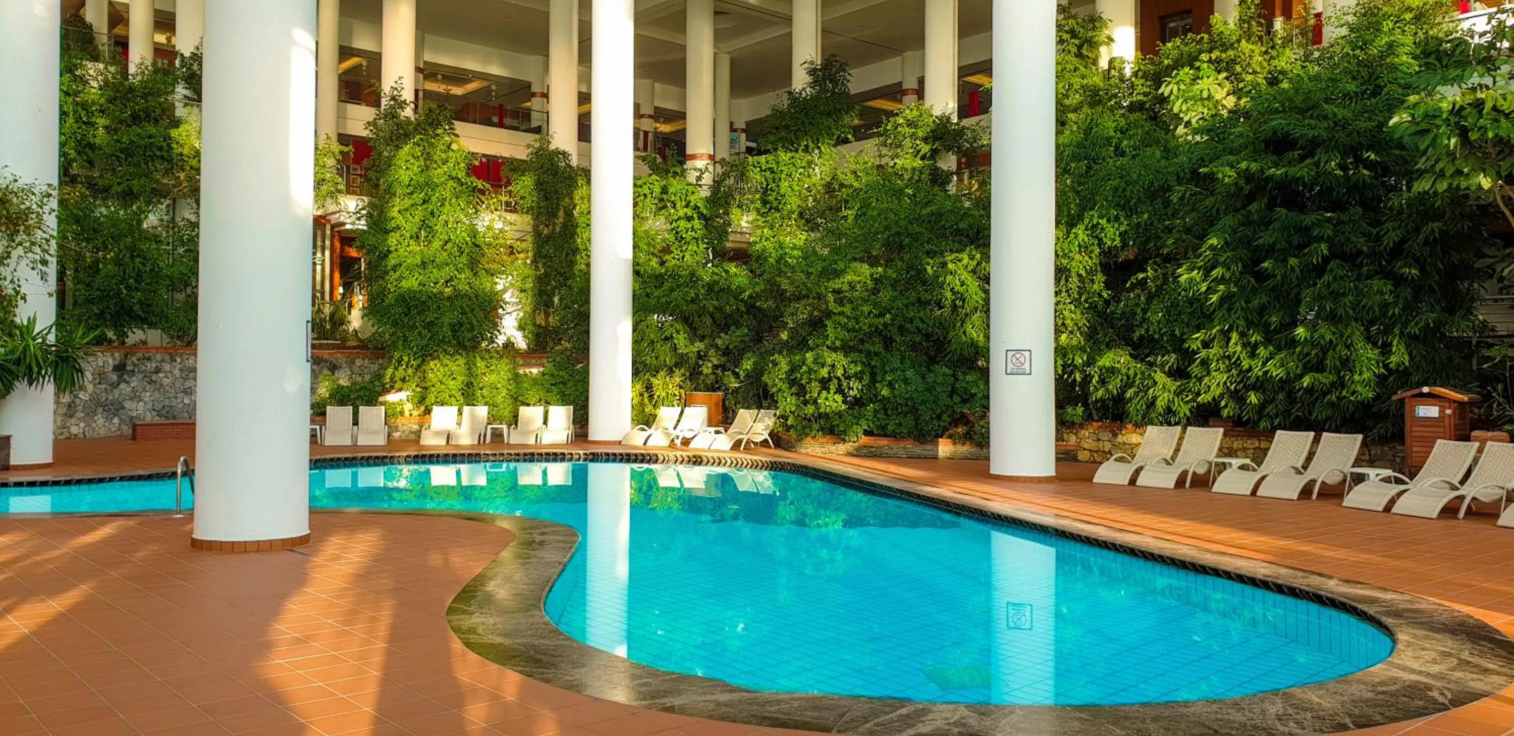 Swimming pool in Pine Bay Holiday Resort