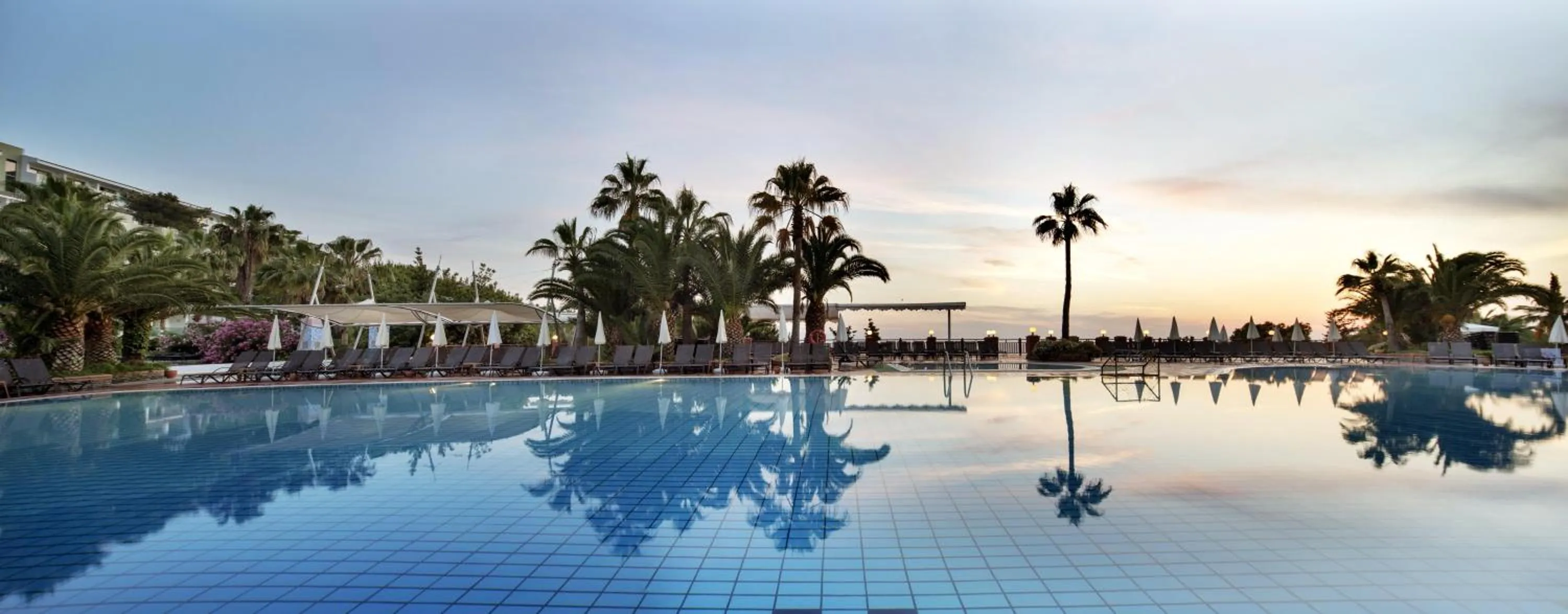 Swimming pool in Pine Bay Holiday Resort