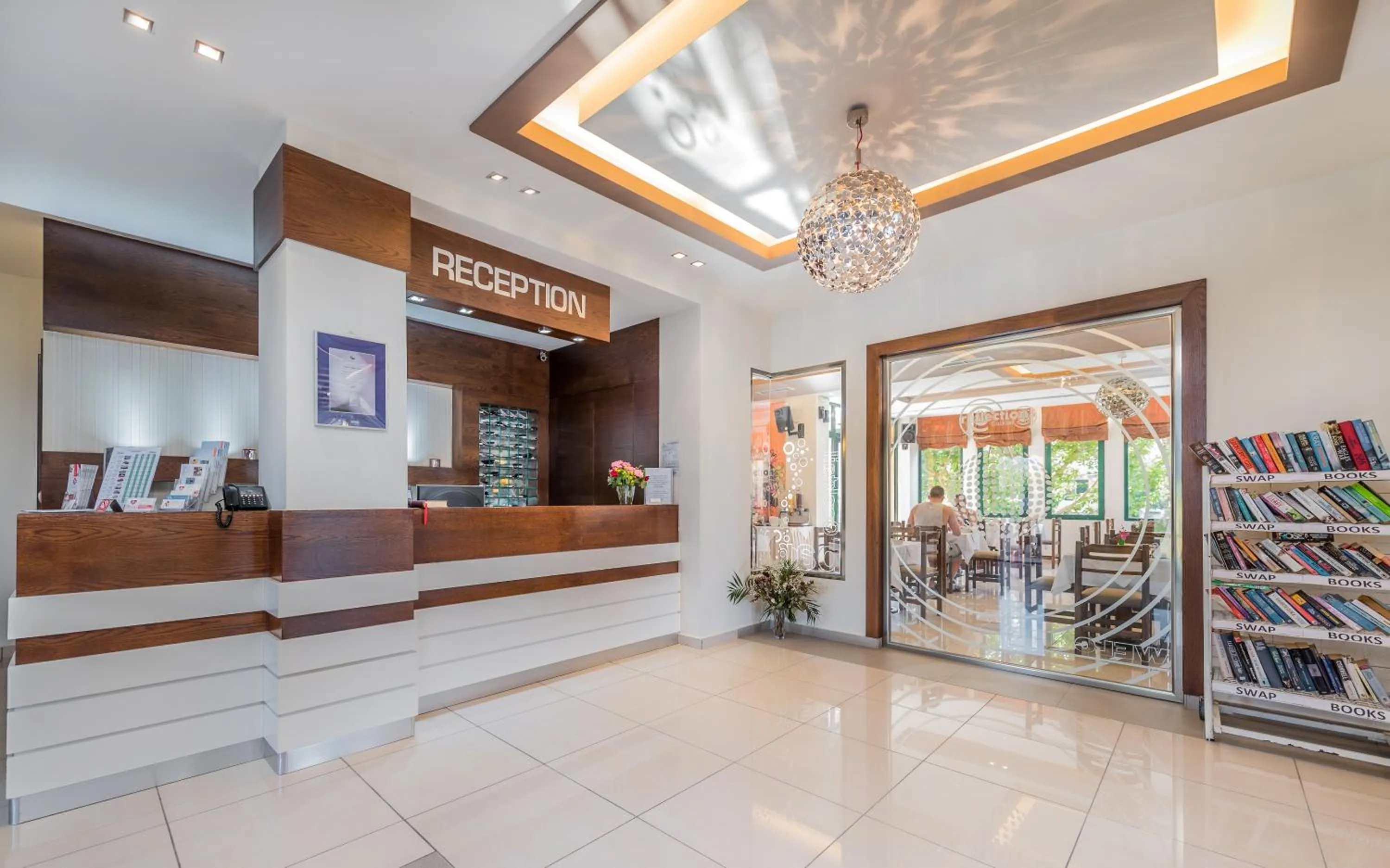 Facade/entrance in Oscar Hotel