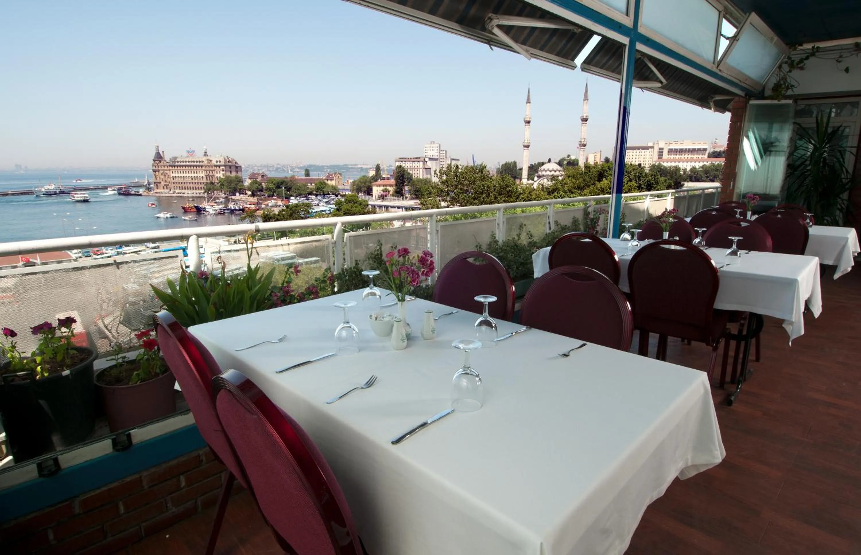 Restaurant/places to eat in Kadıköy Rıhtım Hotel