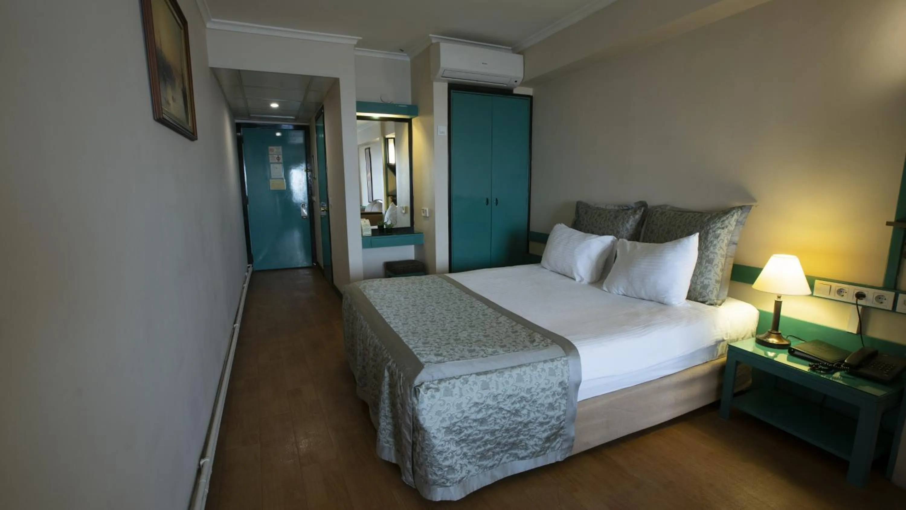 Photo of the whole room, Bed in Kadıköy Rıhtım Hotel