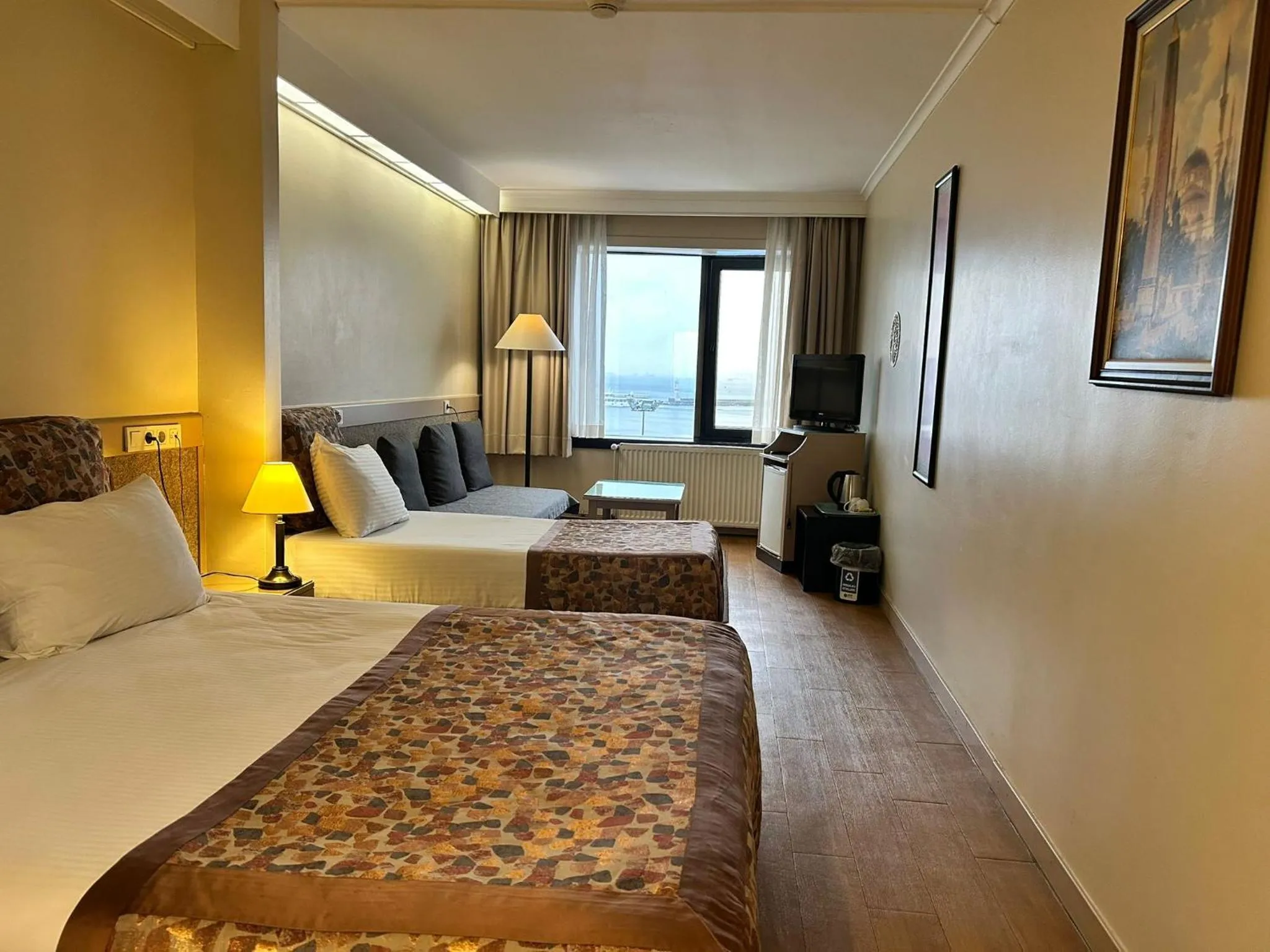 Photo of the whole room, Bed in Kadıköy Rıhtım Hotel