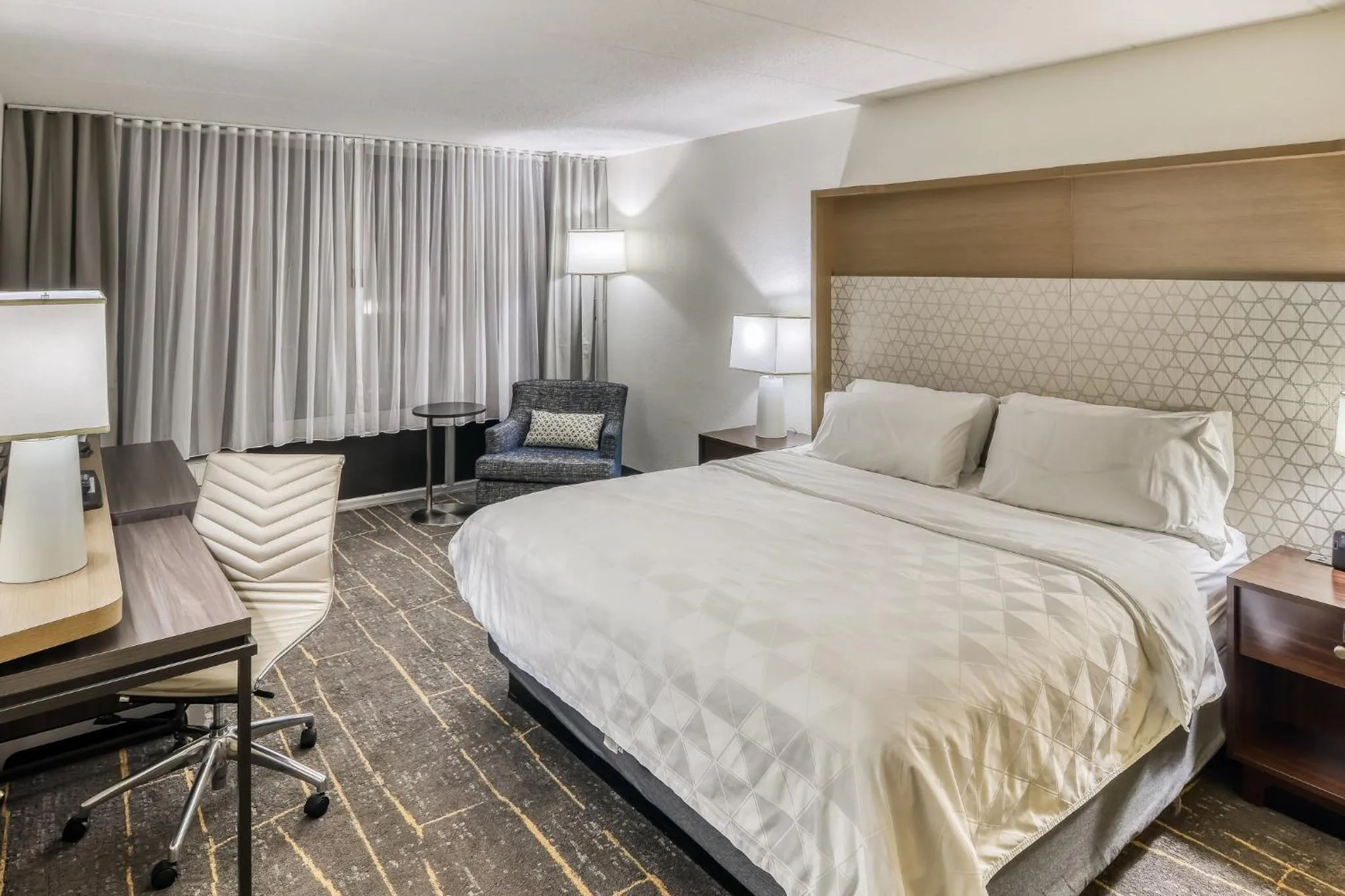 Photo of the whole room, Bed in Holiday Inn Detroit Lakes by IHG