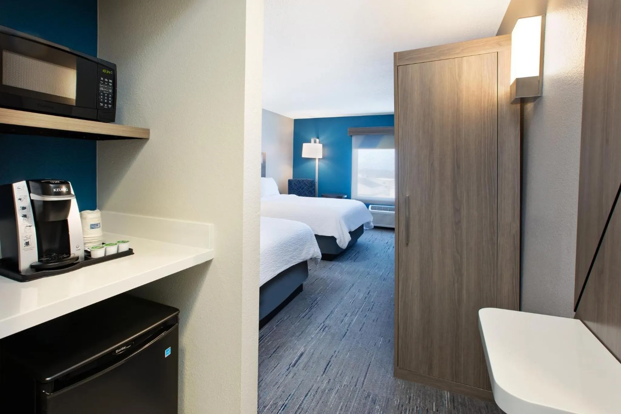 Photo of the whole room, Bed in Holiday Inn Express Fremont by IHG