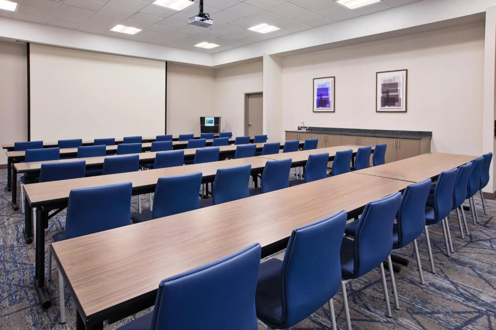 Meeting/conference room in Holiday Inn Express Fremont by IHG
