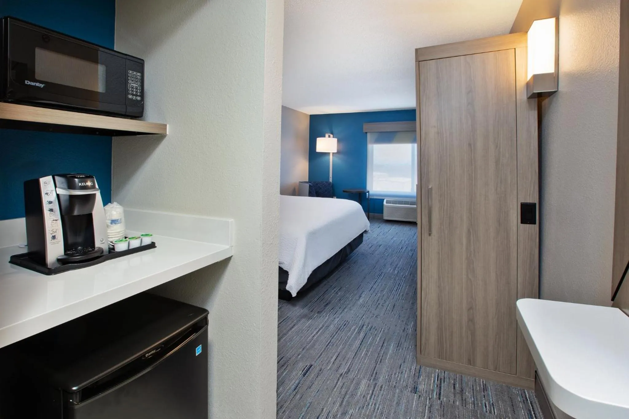 Photo of the whole room, Bed in Holiday Inn Express Fremont by IHG