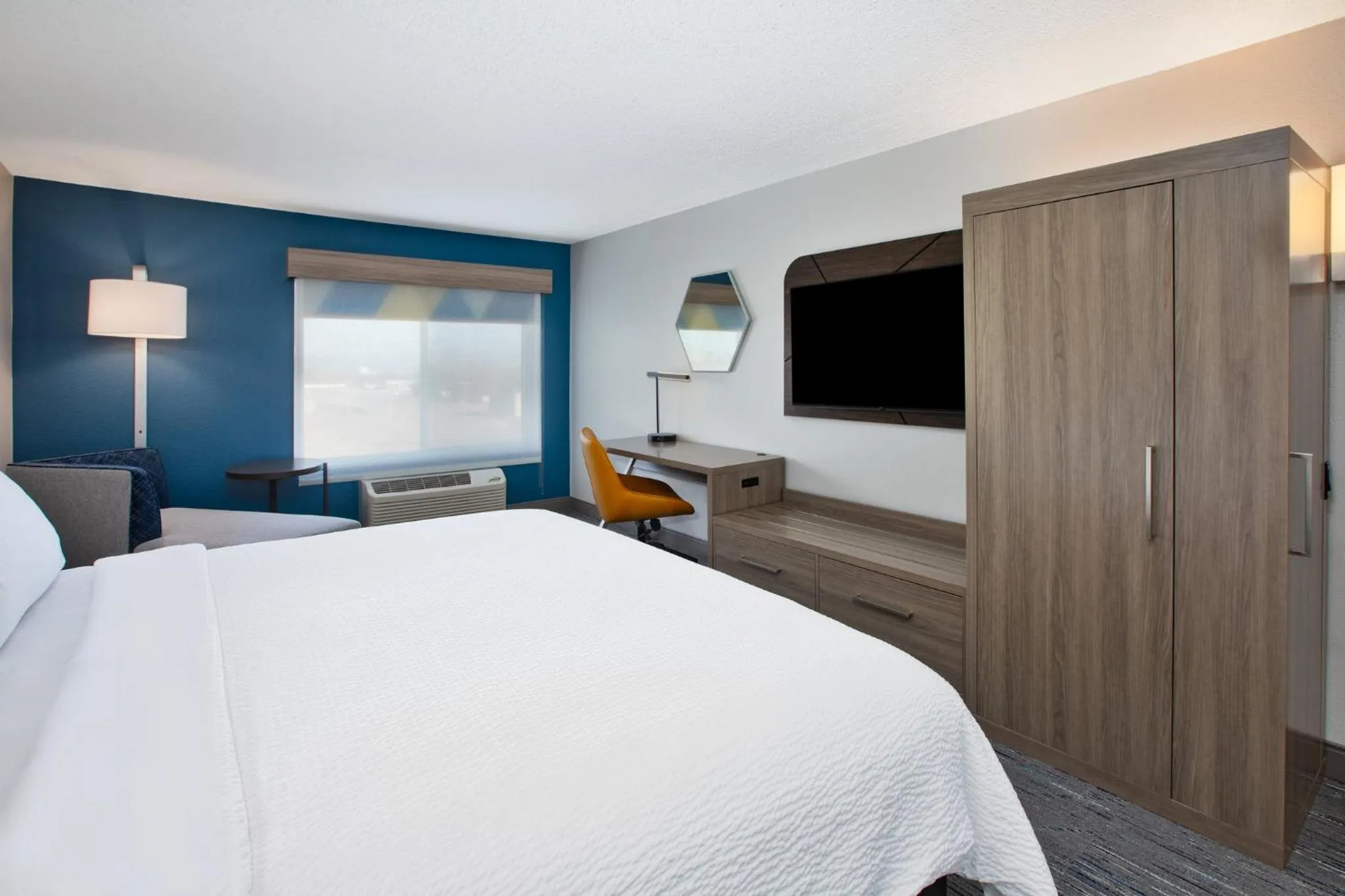 Photo of the whole room, Bed in Holiday Inn Express Fremont by IHG