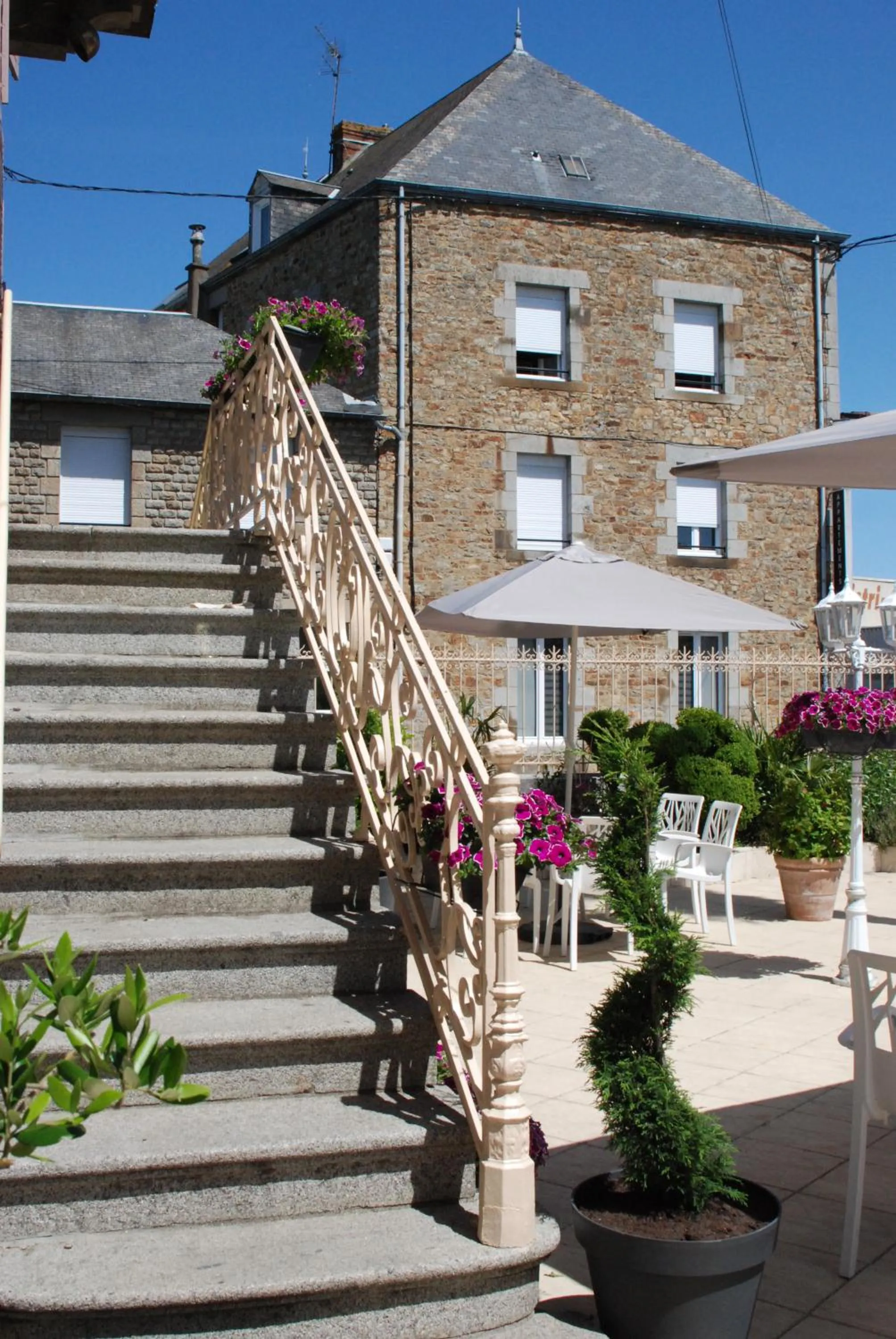 Garden in Hôtel Ariane & SPA