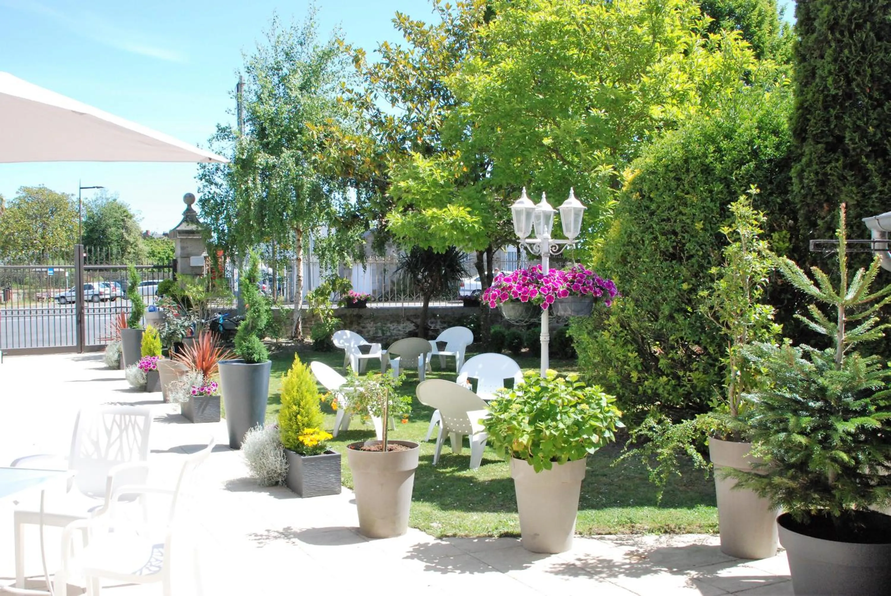Garden in Hôtel Ariane & SPA