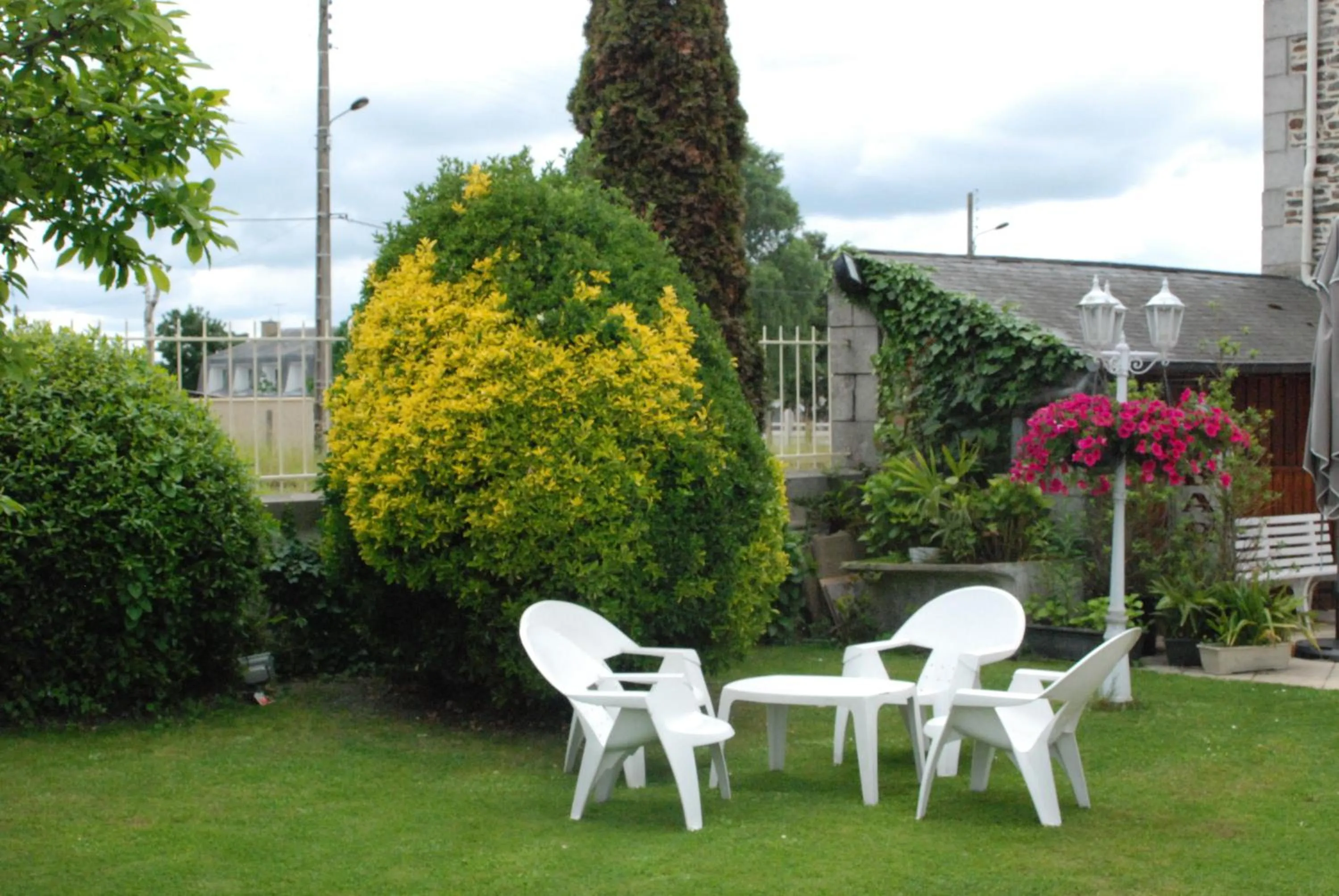Facade/entrance in Hôtel Ariane & SPA