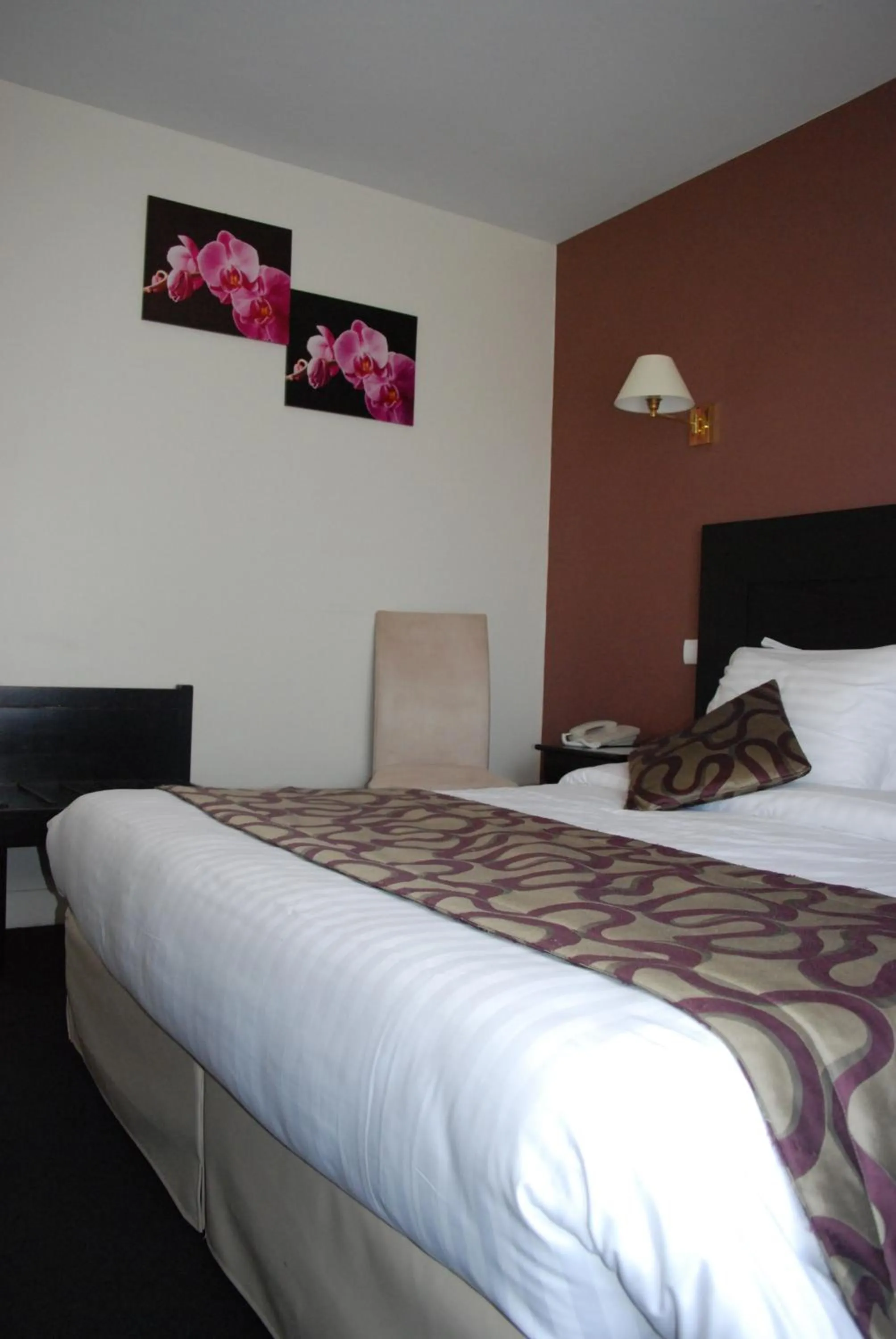 Photo of the whole room, Bed in Hôtel Ariane & SPA