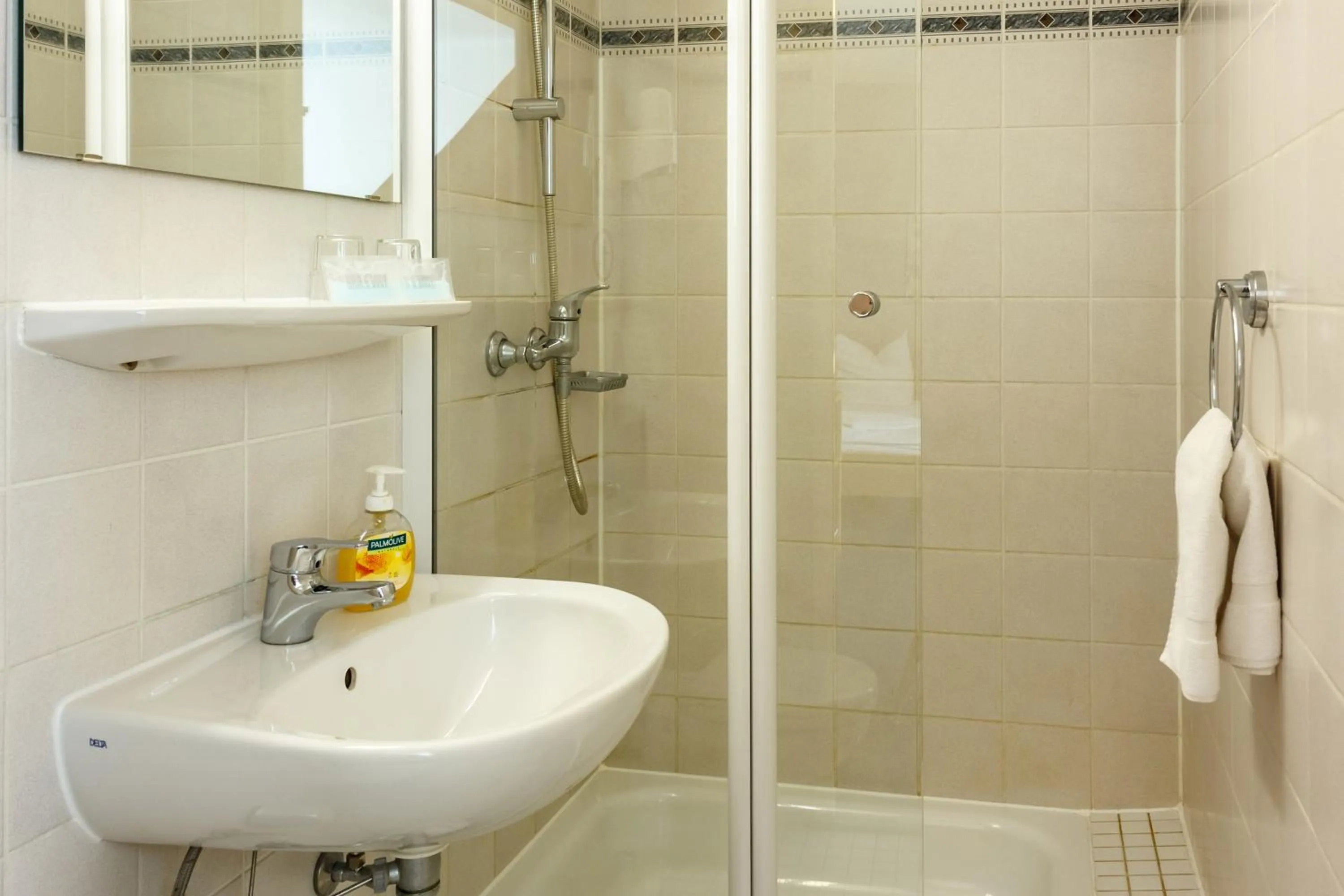 Bathroom in City-Pension Dessau-Roßlau