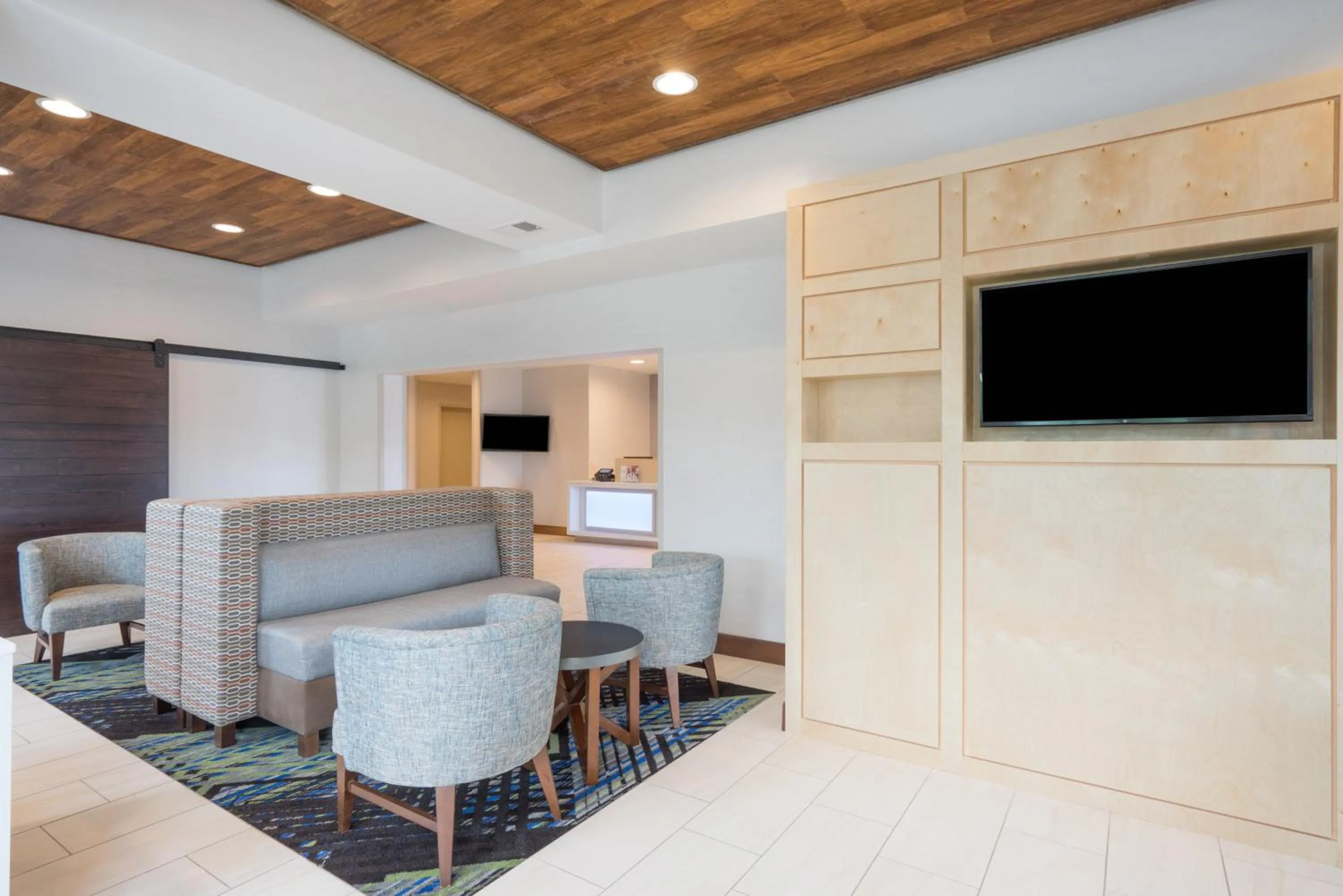 Property building in Holiday Inn Express Hotel & Suites Frankfort by IHG