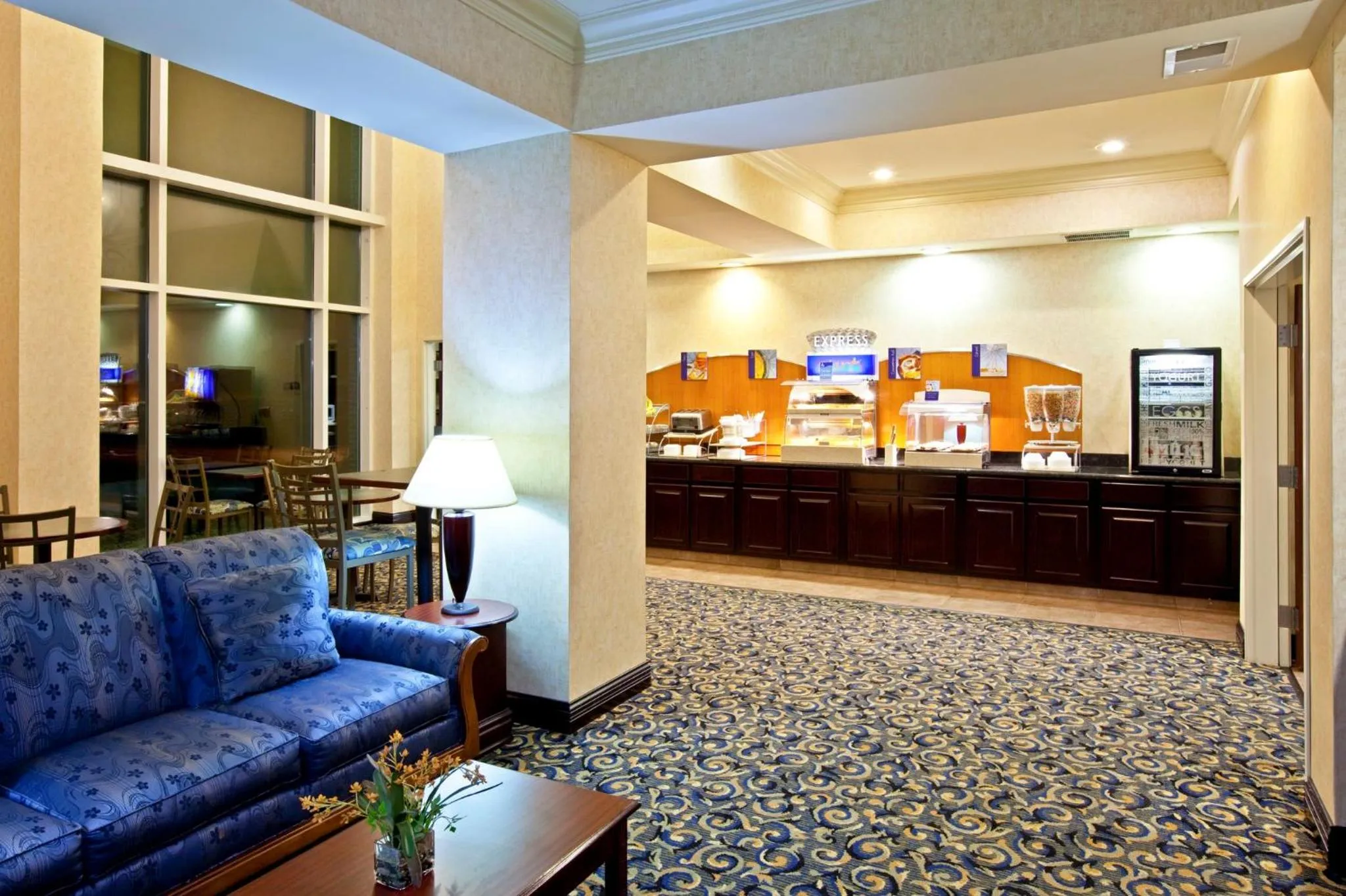 Breakfast in Holiday Inn Express Hotel & Suites Frankfort by IHG
